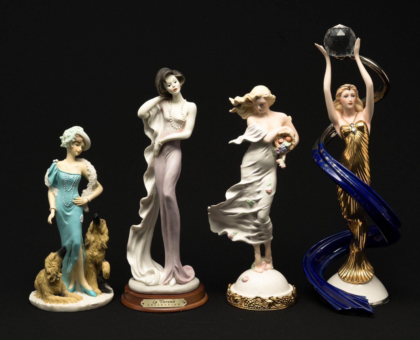 4 Figurines incl Galaxy in Gold (1 of 3)