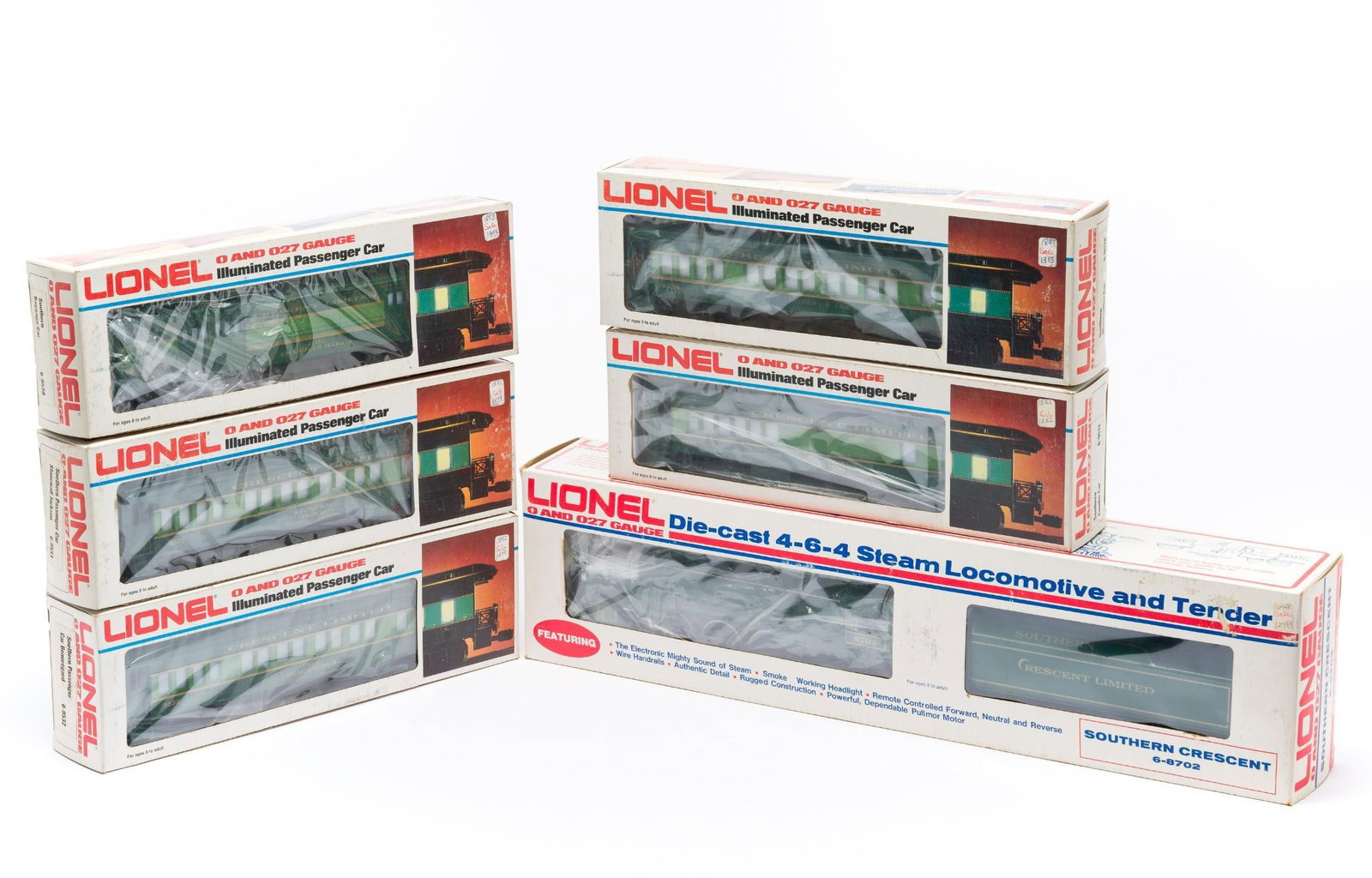 Lionel Southern Crescent Limited Steam Locomotive with 5 Cars: DESCRIPTION: O-Gauge. Die-cast 4-6-4 Steam Locomotive and Tender with 5 passenger cars (Baggage Car 9530, Stonewall Jackson Passenger Car 9533, Beauregard 9532, Observation Car 9524, and Combo Car 953