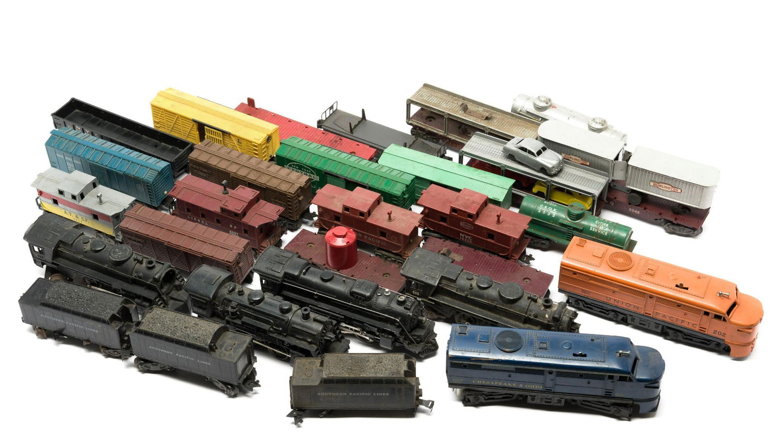 Large Lot of Lionel Engines & Cars (1 of 12)