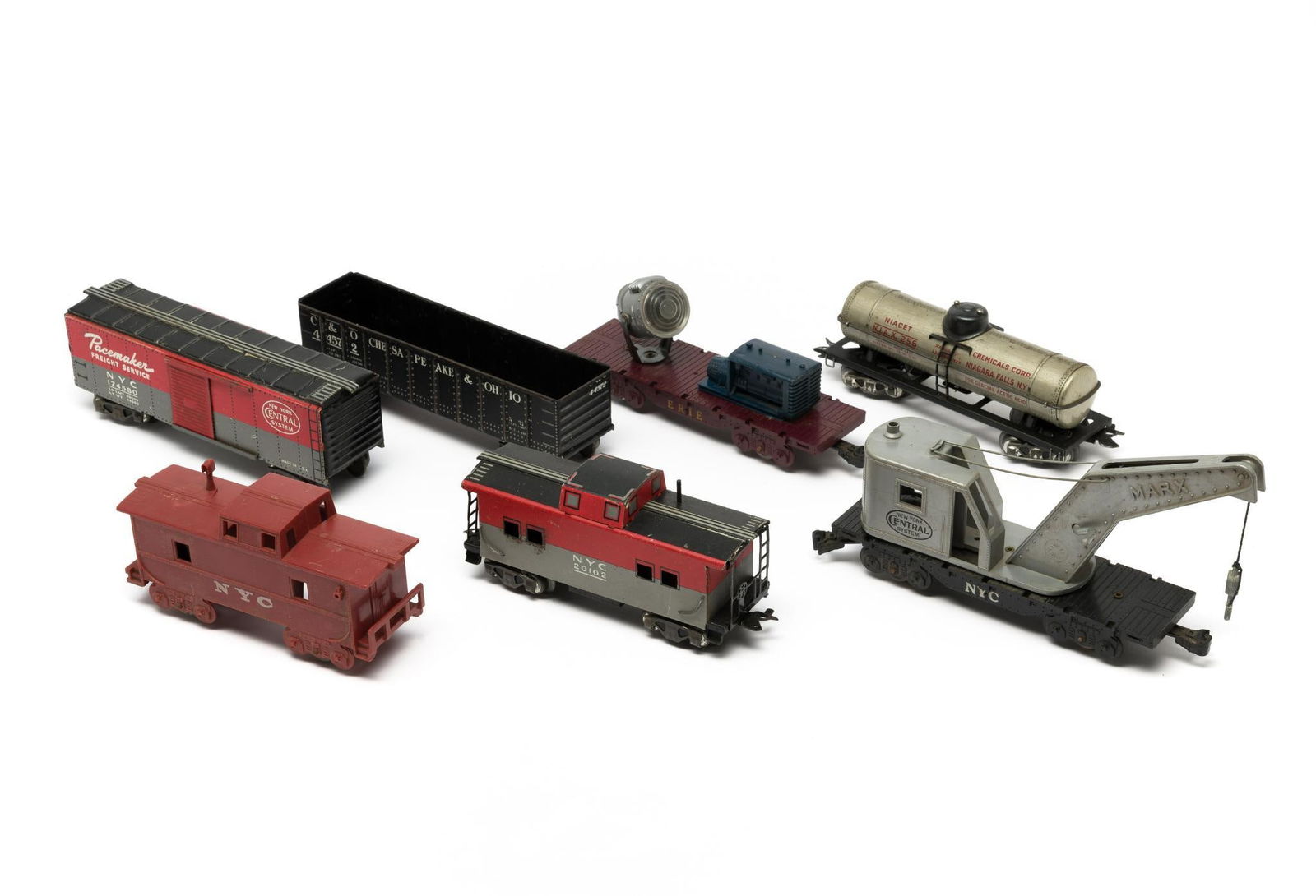 7 Marx Tin and Plastic Rolling Stock Cars (1 of 3)