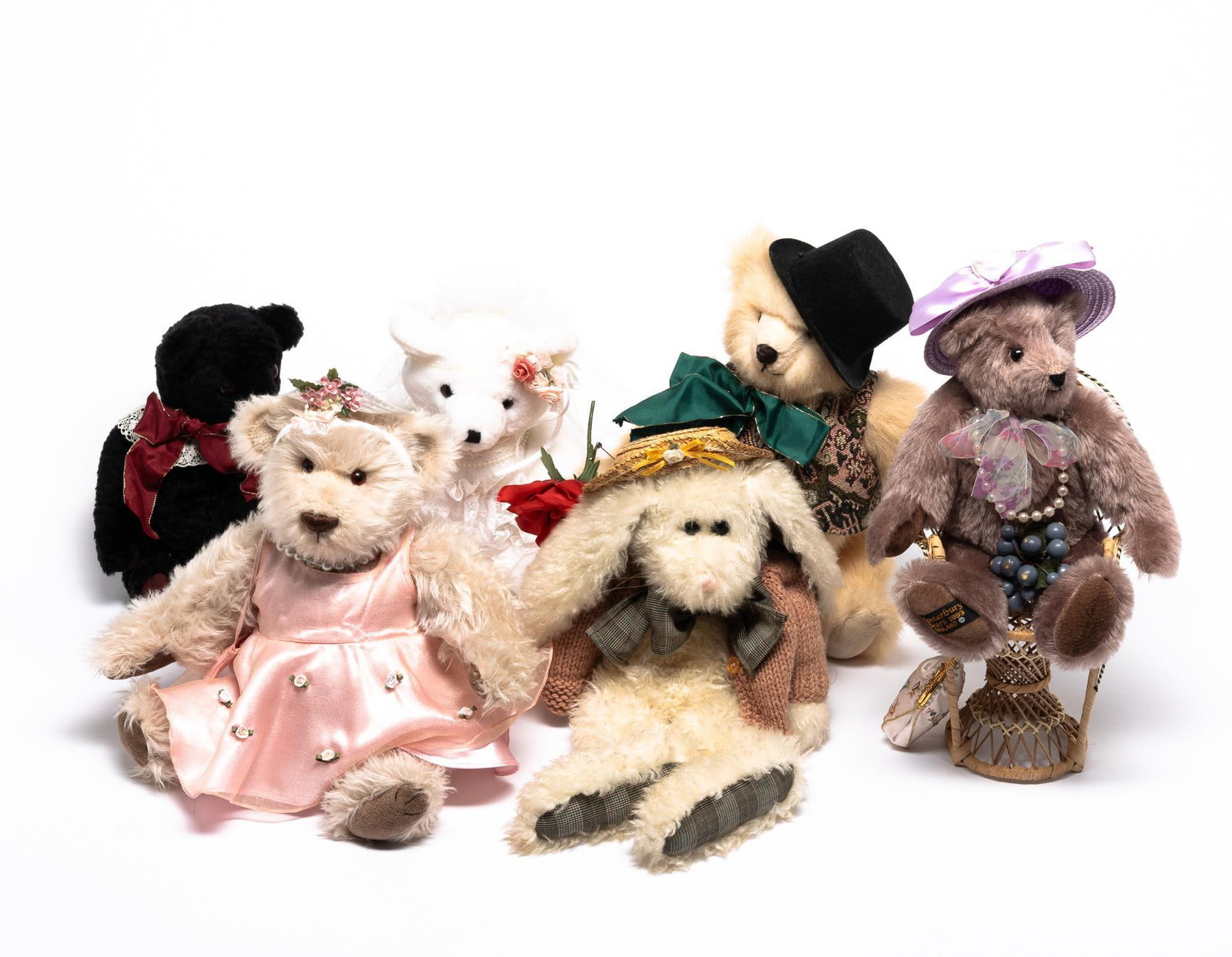 6 Boyd's Bears: 13-1/2" to 16-1/2" long.