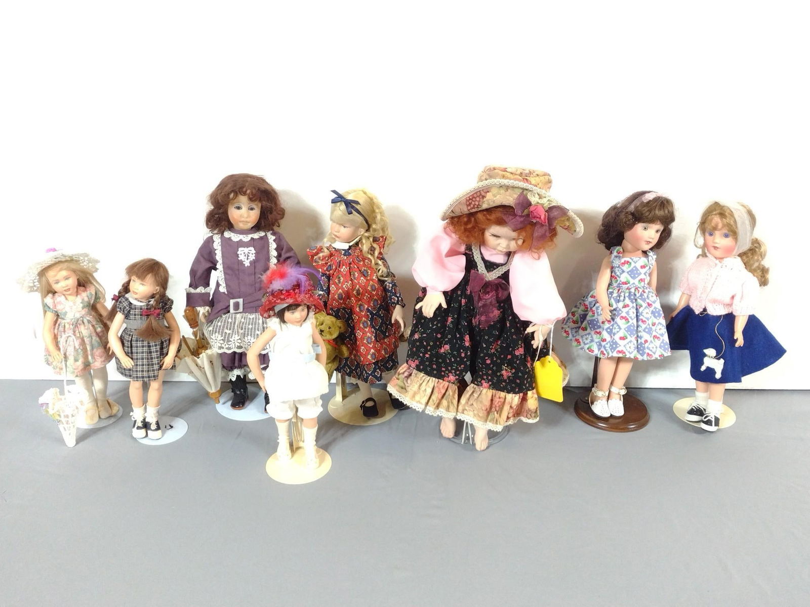 8 Vintage Dolls incl Mary Hoyer (1 of 10)
