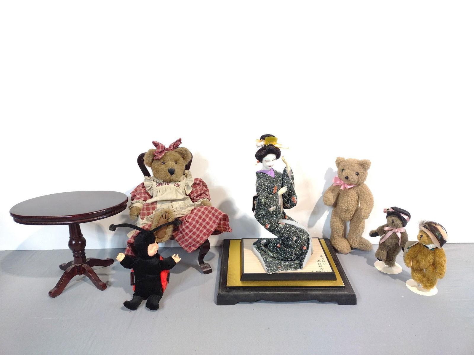 8 Decorative Pcs incl. Boyd's Bears (1 of 10)