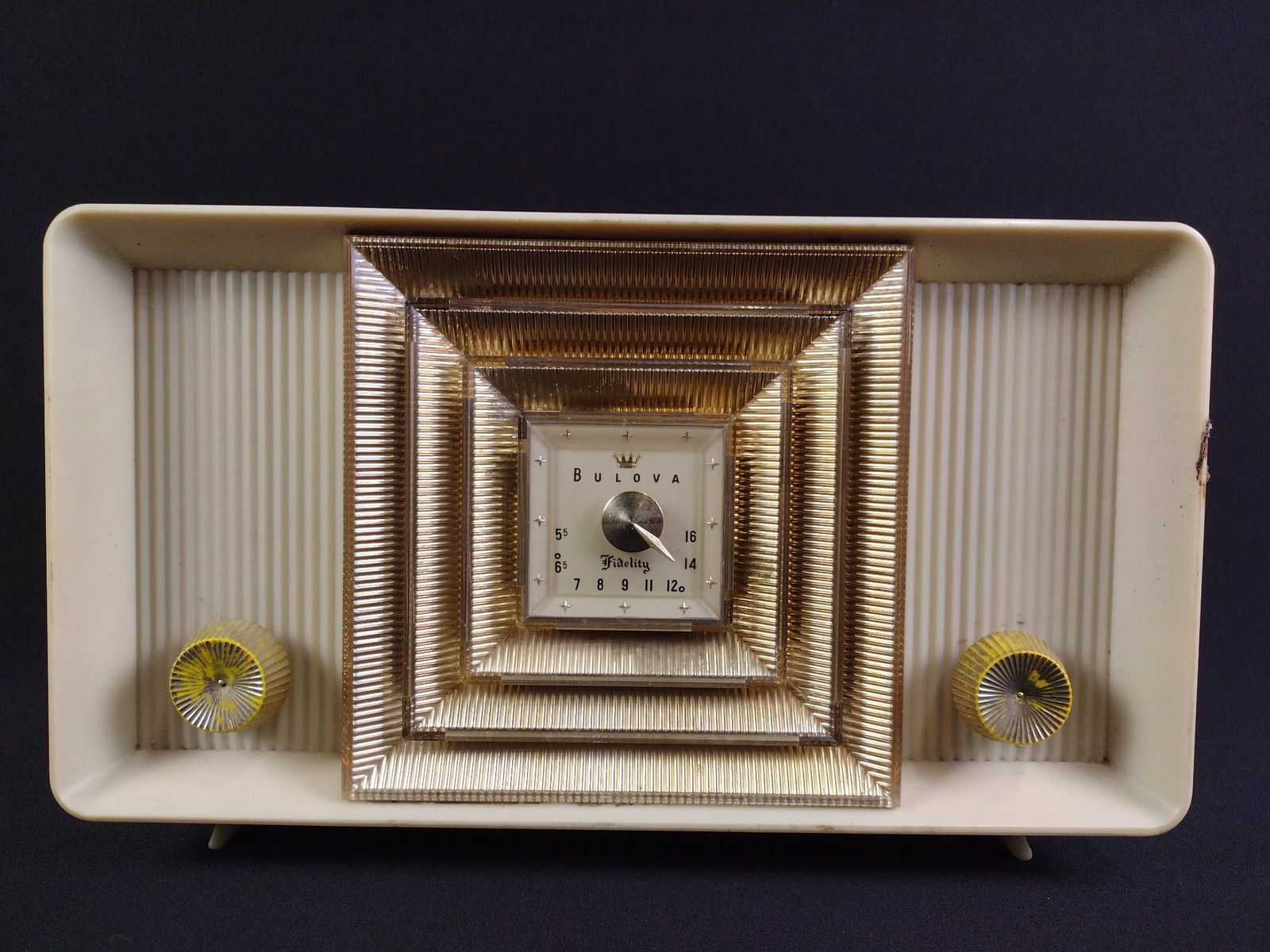 Bulova Fidelity Table Radio (1 of 6)