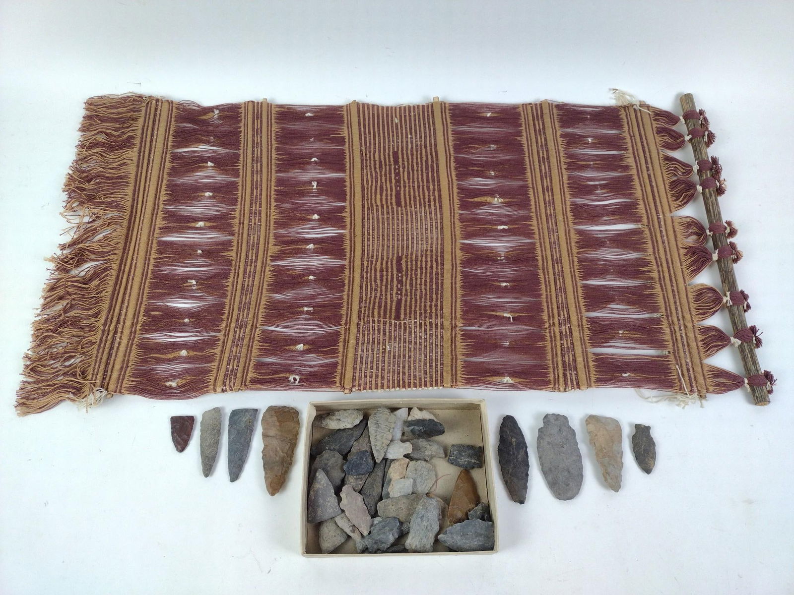 Woven Wall Hanging and 40 Arrowheads incl Woodland Points (1 of 3)