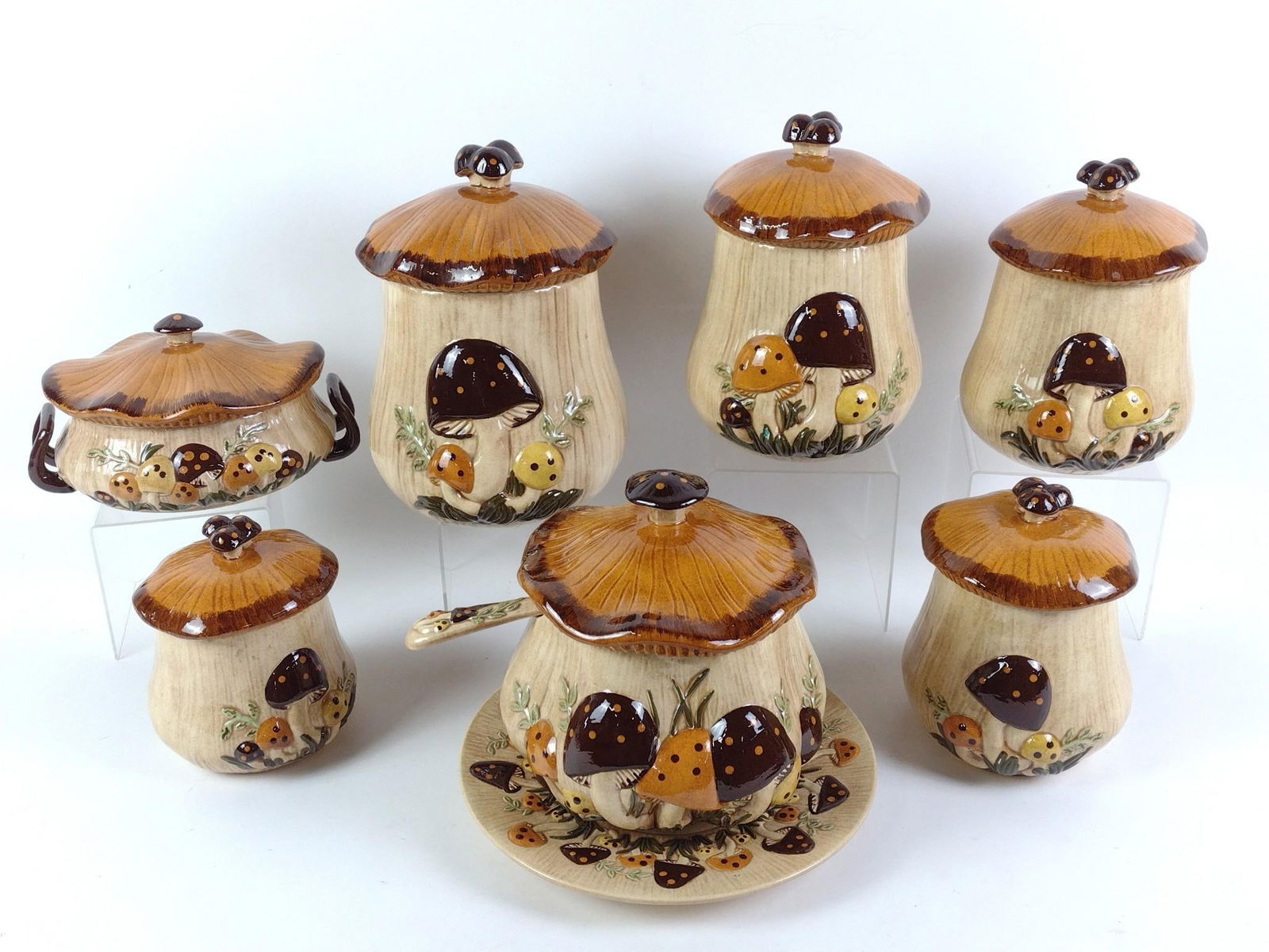 7 Pcs Vintage Mushroom Ceramics (1 of 10)