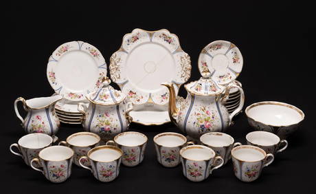32 Pcs German Porcelain Dinner Service (1 of 6)