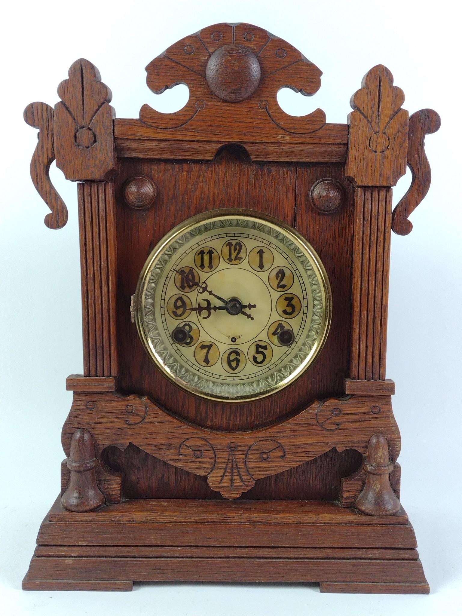 New Haven Clock Co Mantle Bracket Clock (1 of 7)