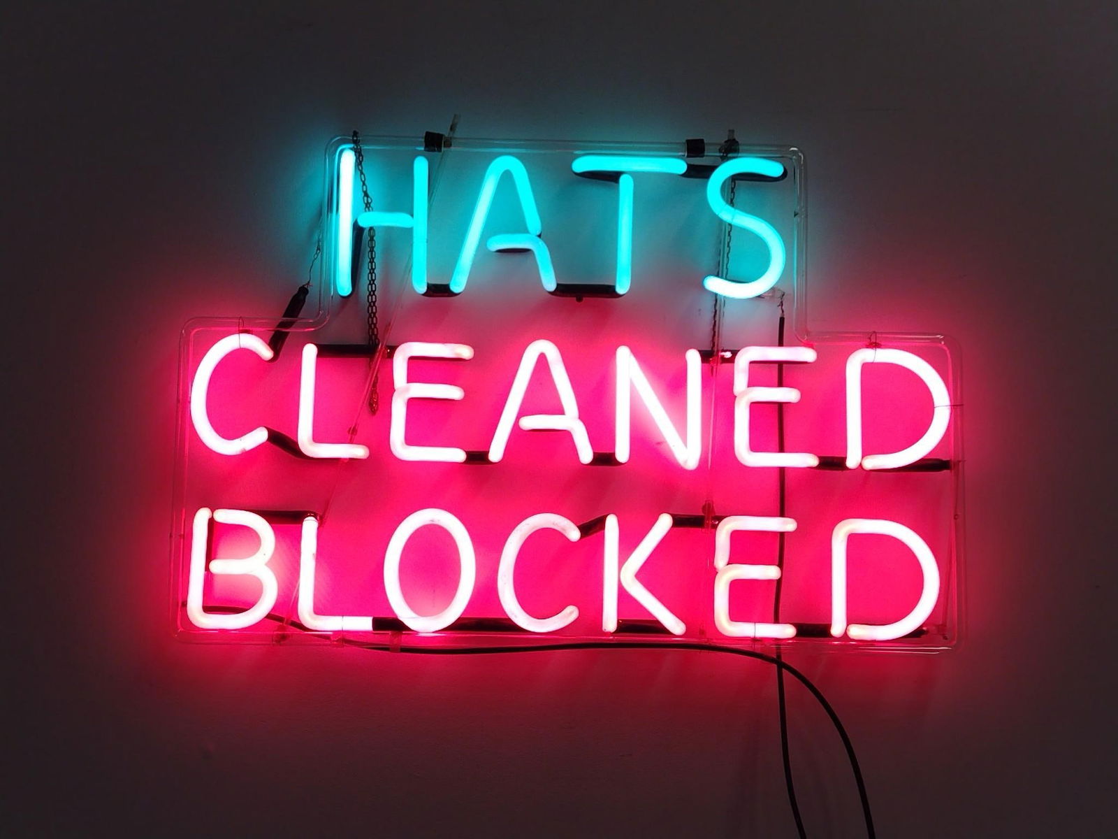 Hat Cleaning Neon Sign (1 of 2)