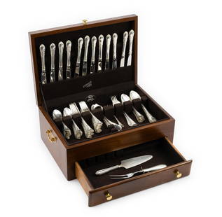 Lundt Modern Victorian Sterling Silver Flatware Set: Lundt pattern Modern Victorian. The set is not monogrammed except for a few sterling silver add-ins that are not Modern Victorian pattern. Sterling handled pieces include (12) dinner knives and (1) bu