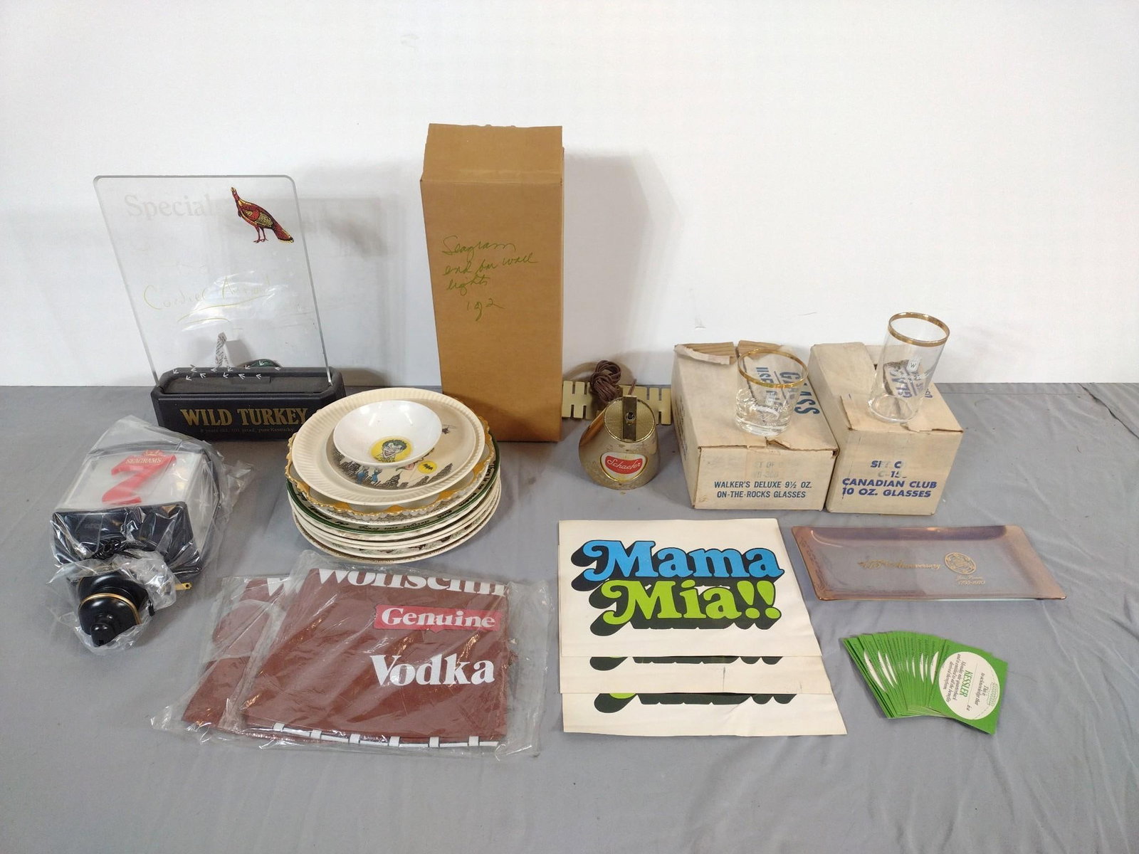 Large Grouping Vintage Bar Adverting / Ceramics (1 of 2)