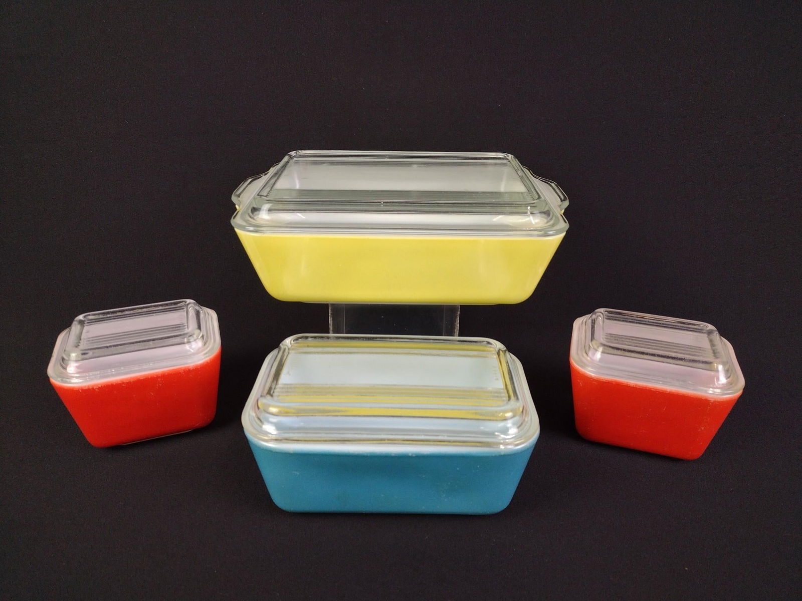 4 Pyrex Lidded Dishes (1 of 5)