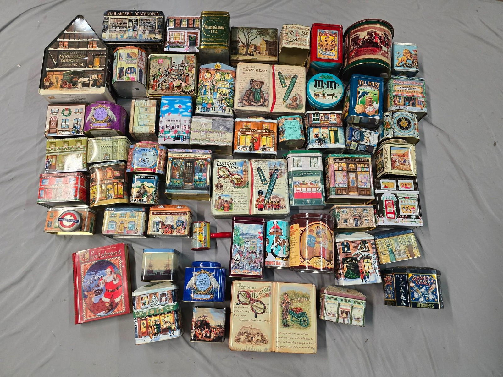 Large Grouping Vintage Tins (1 of 5)