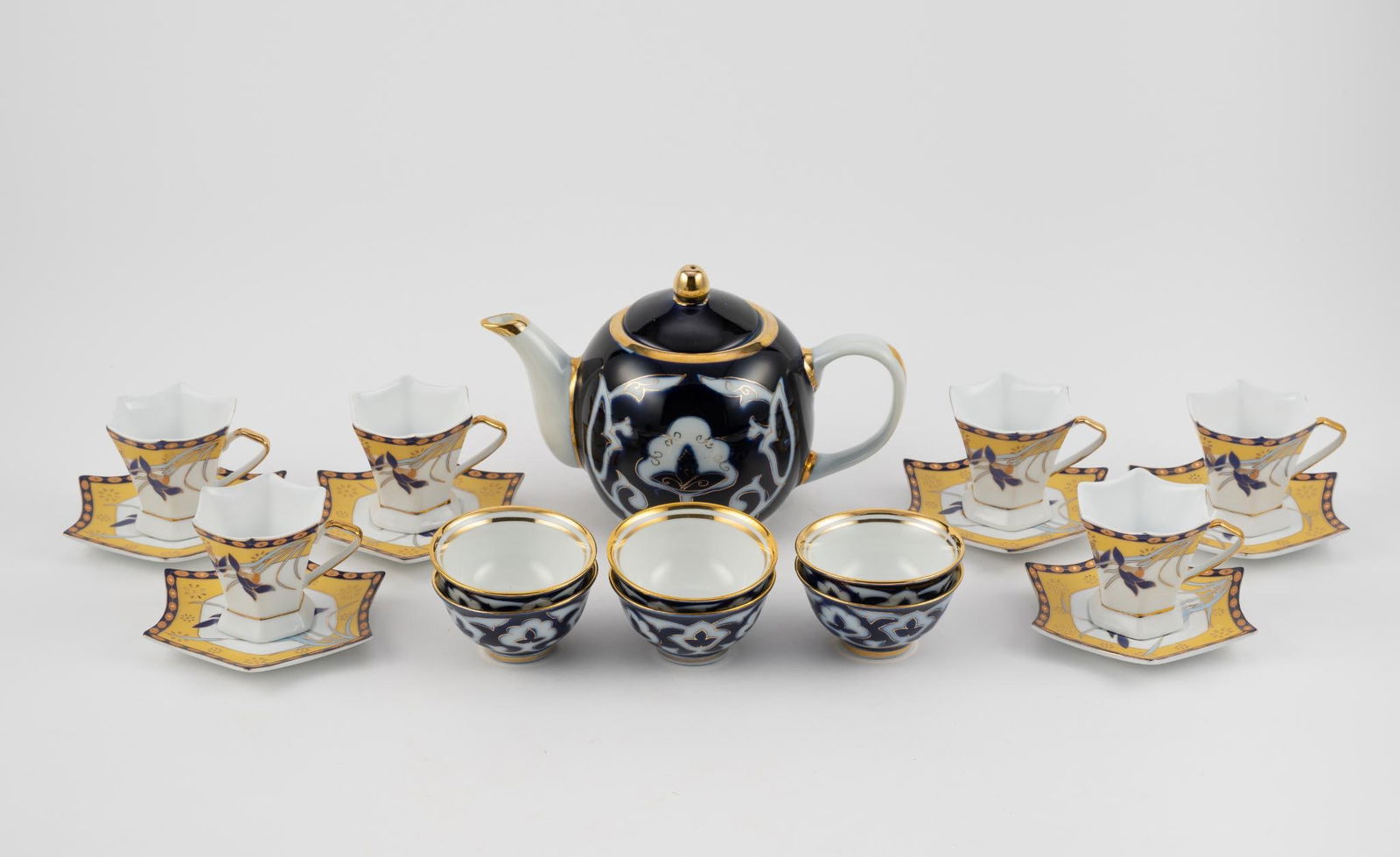 19 Ceramics incl Tea Set (1 of 6)