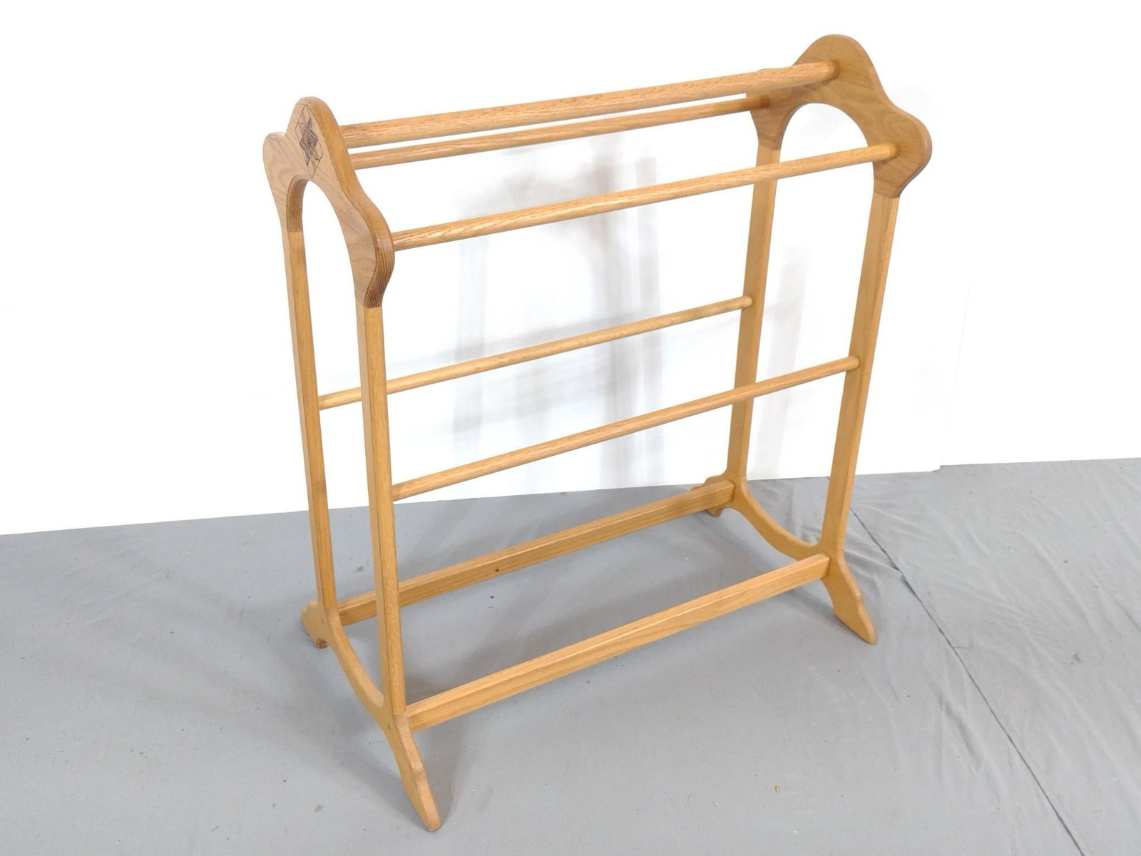 Quilt Rack: NOT ELIGIBLE FOR IN-HOUSE SHIPPING. 29-1/2" wide X 19" deep X 33-1/2" high.
