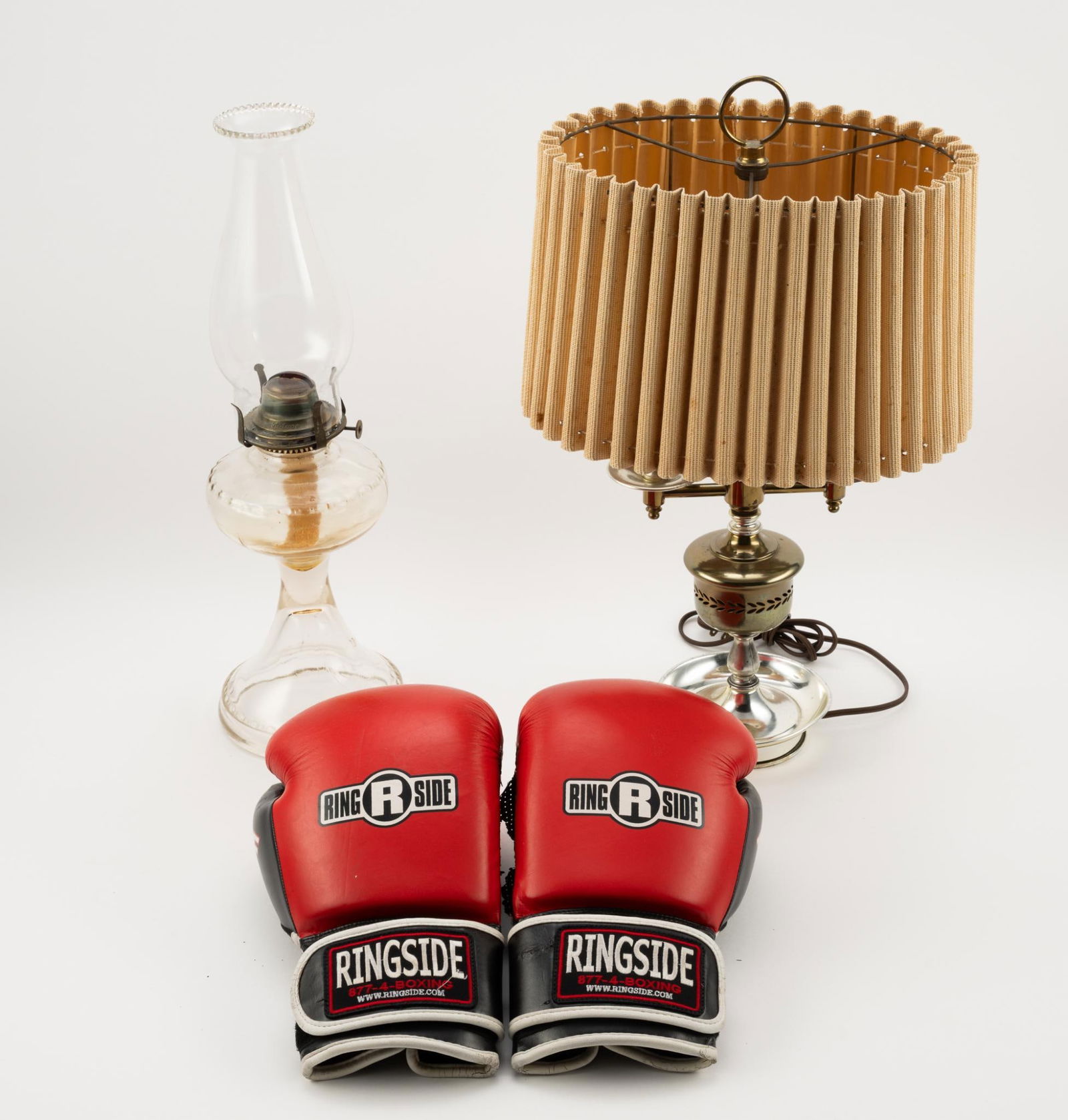 2 Table Lamps & Pr. Boxing Gloves (1 of 6)