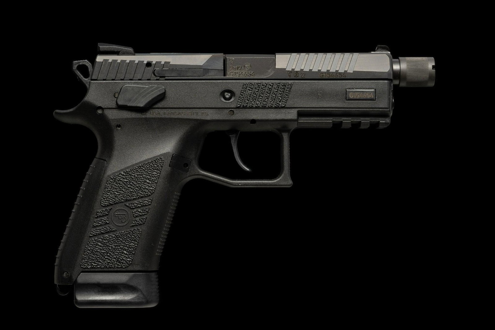 CZ P-07 Semi Auto Pistol, Caliber 9mm Luger: Serial Number: G154654 Design: The CZ P-07 is a contemporary mid-size handgun with a black polymer frame. Double action mechanism with ambidextrous safety and a decocking device. Double stack magazine