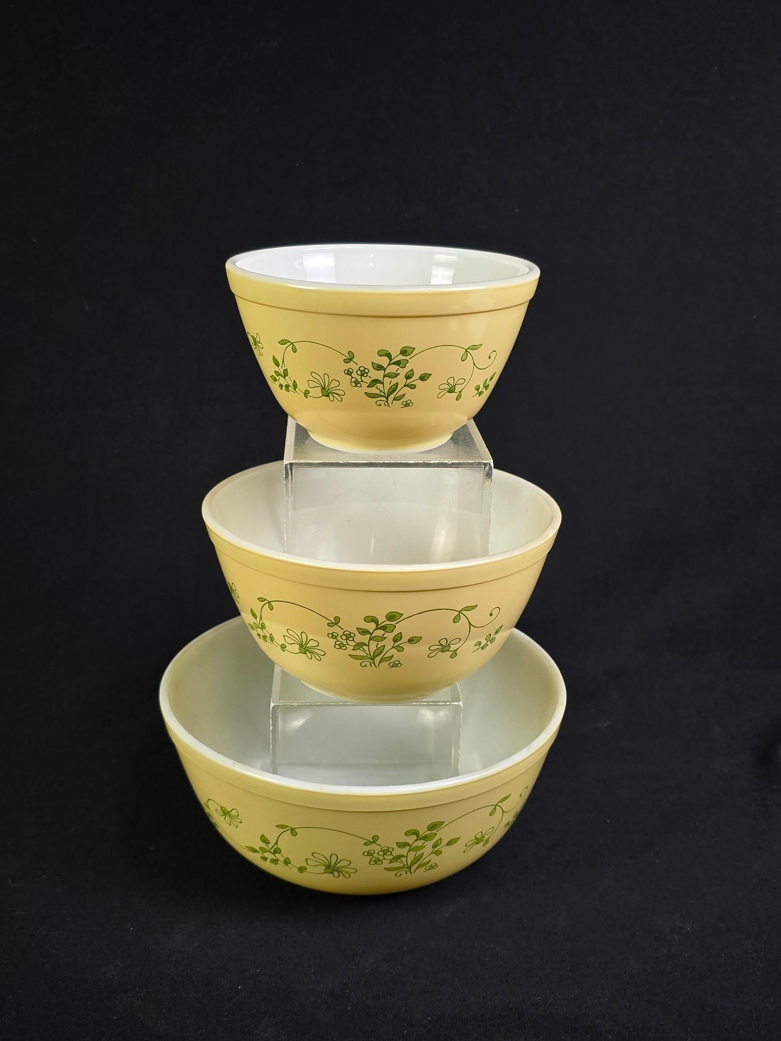 3 Pyrex "Shenandoah" Nesting Bowls: Smallest: 5-3/4" diameter x 3-1/4" high. Largest: 8" diameter x 4" high. Some scratches.