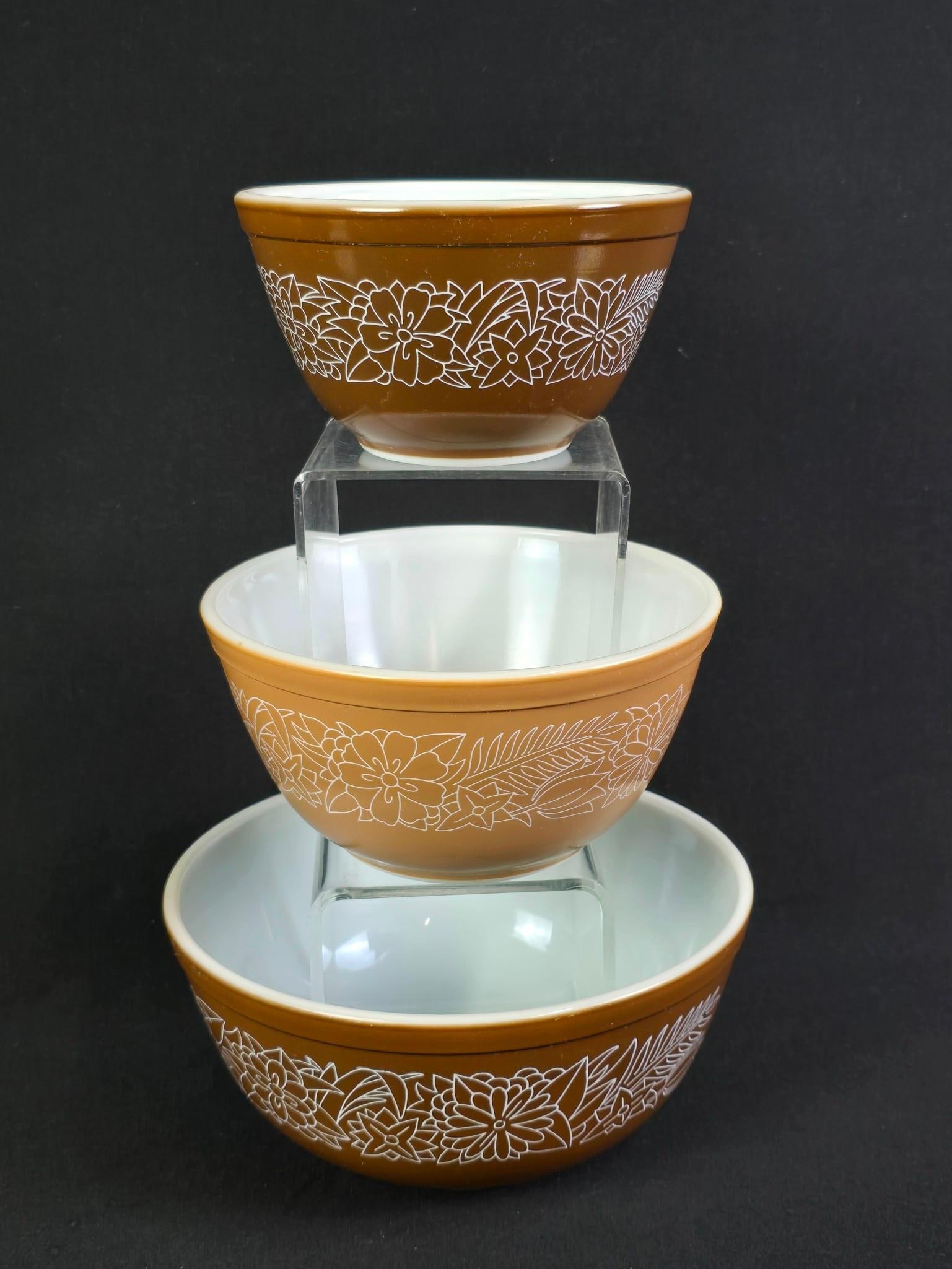 3 Pyrex "Brown Woodland" Nesting Bowls (1 of 2)
