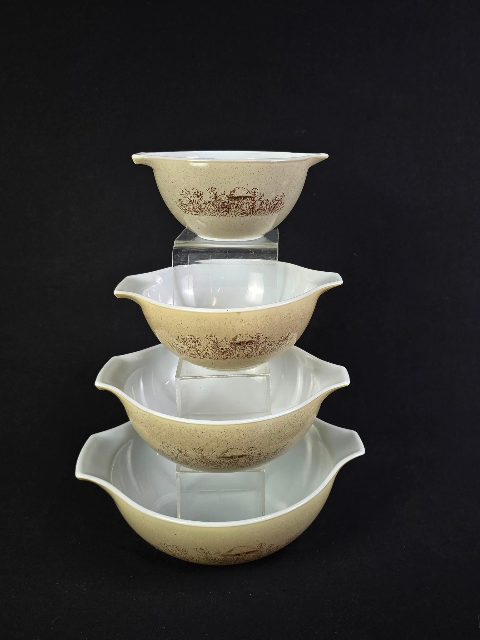 4 Pyrex "Forest Fancies" Nesting Cinderella Bowls (1 of 2)