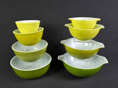 8 Vintage Green / Yellow Pyrex Nesting Bowls incl Pour Spouts: Traditional round nesting bowls: 5-3/4" to 10-1/2" diameter. Nesting bowl set with pour spouts: 7-1/2" to 13" wide. Some scratches.
