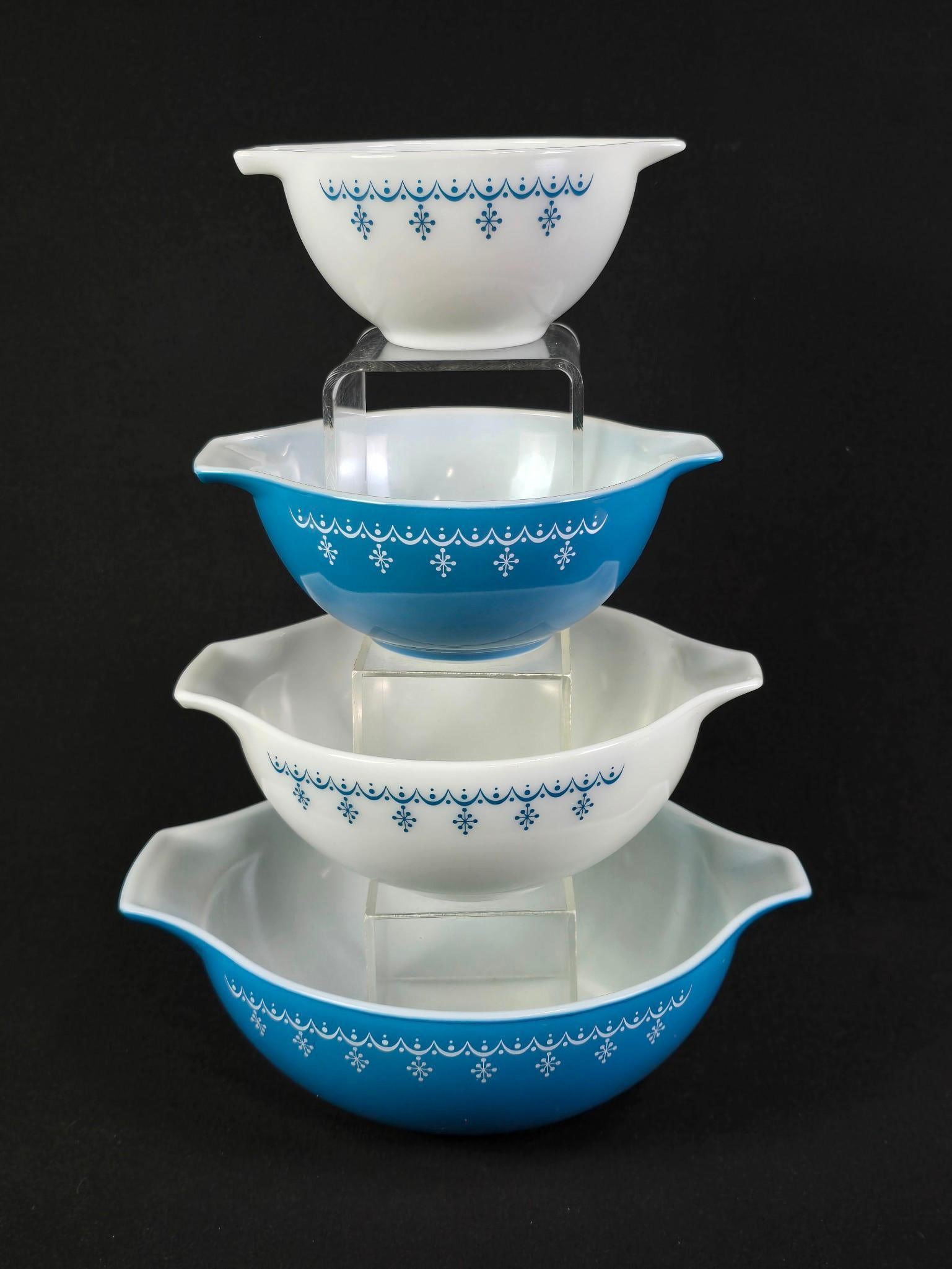 4 Pyrex "Snowflake Garland" Nesting Cinderella Bowls (1 of 2)