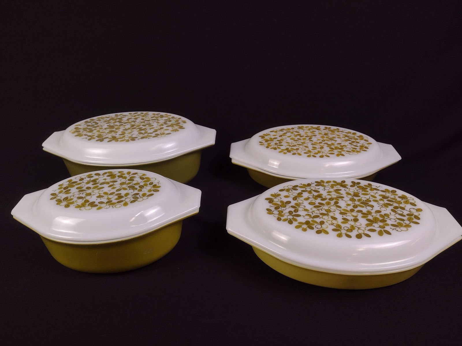 8 Pcs Pyrex "Verde" Bakeware with Lids (1 of 7)