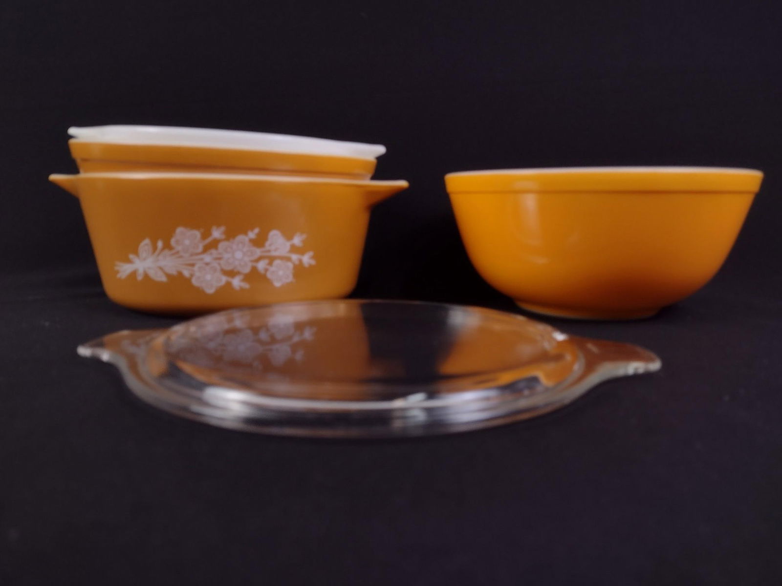 8 Pcs Pyrex incl "Butterfly Gold" (1 of 10)