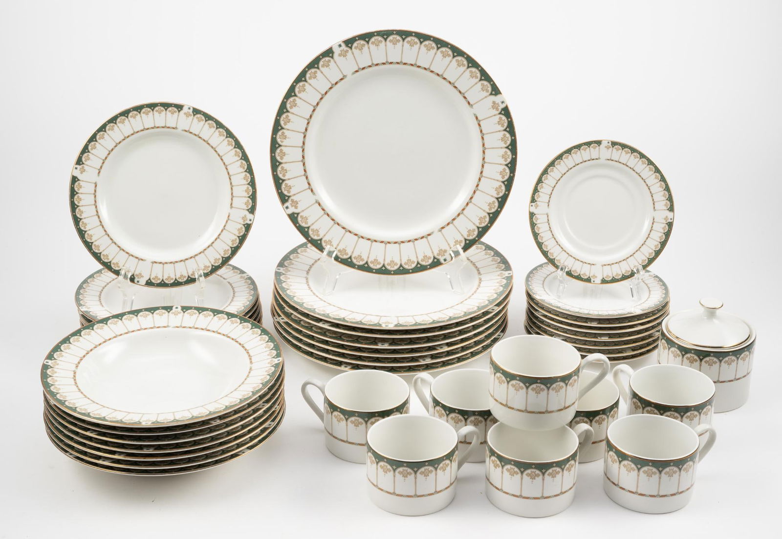 38 Pcs Farberware "Ardsley" Dinnerware: Dinner plate: 10-3/4" diameter.