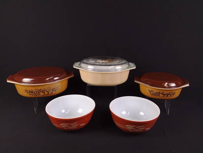 5 Pcs Pyrex incl Baking Dishes and Bowls: Bowls each: 8-3/4" diameter. Baking dishes 10" to 13" wide.