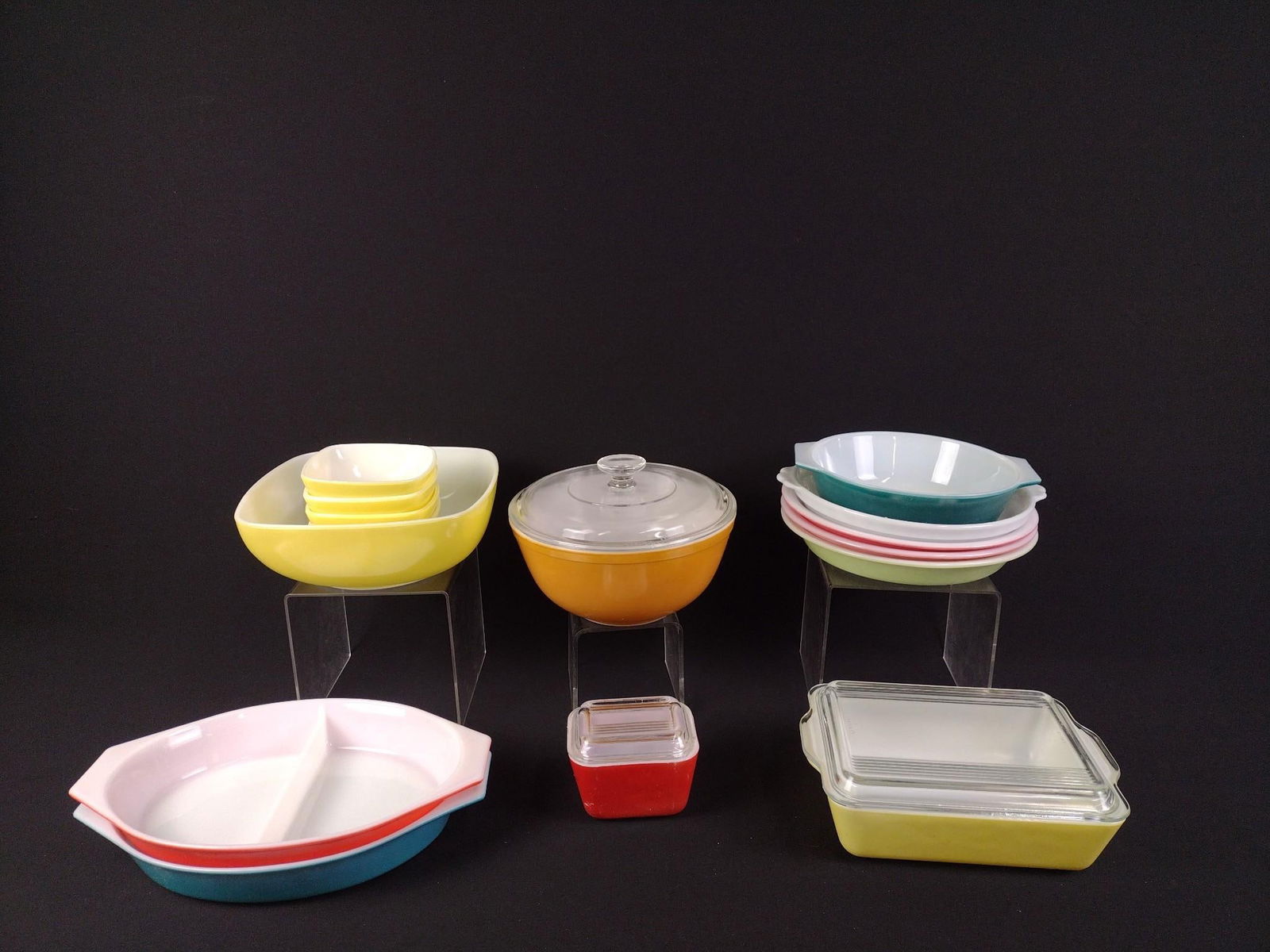 15 Pcs Pyrex Solid Color Baking / Servingware (1 of 4)