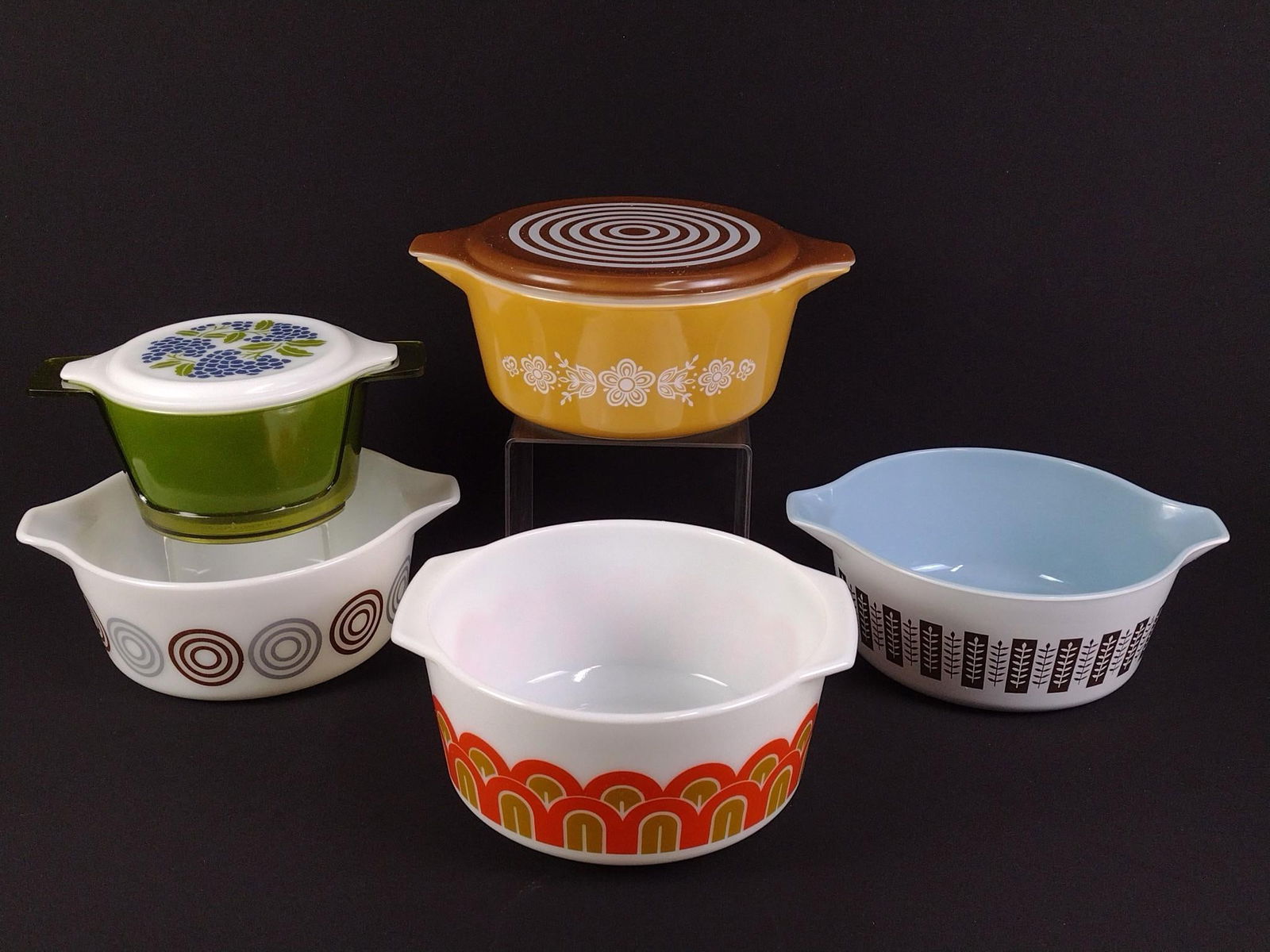 5 Pcs Vintage Pyrex incl Promotional Grapevine Casserole Dish (1 of 4)