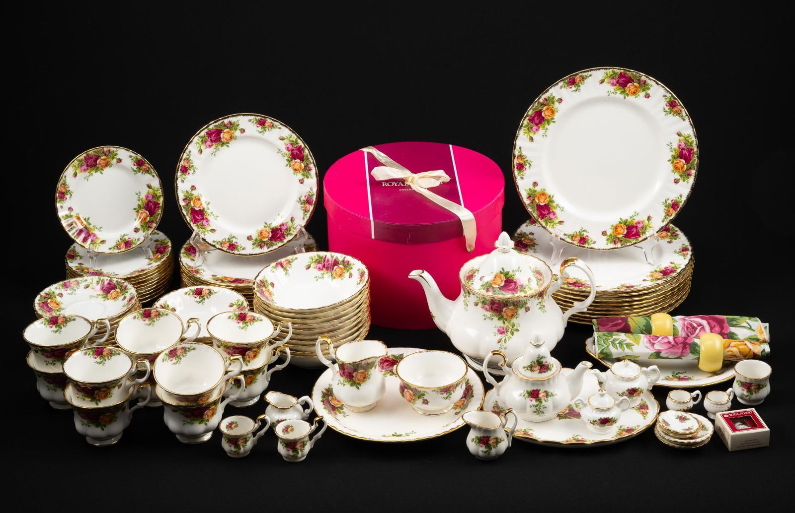 89 Pcs Royal Albert "Old Country Rose" Dinnerware (1 of 13)