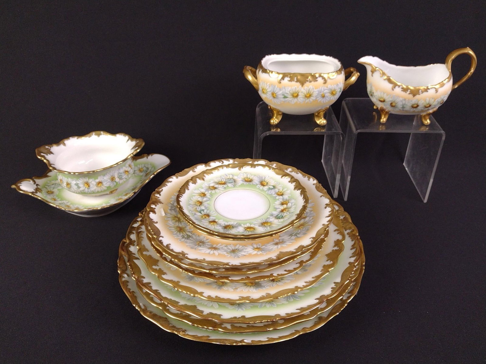 13 Pcs Tressemann & Vogt Limoges Daisy Cermaics: Plate diameter 5" to 10".