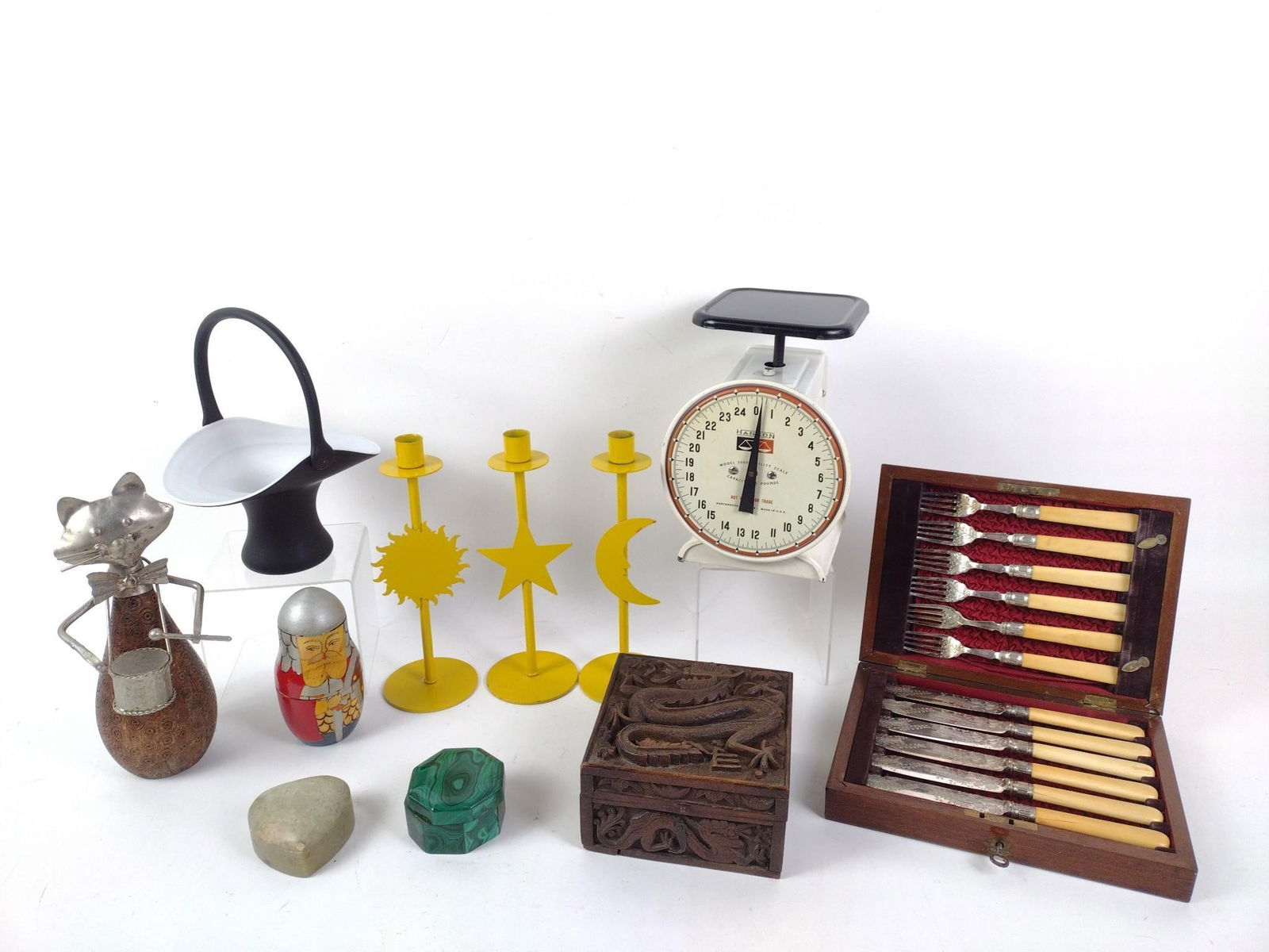 11 Household Articles incl Scale (1 of 7)