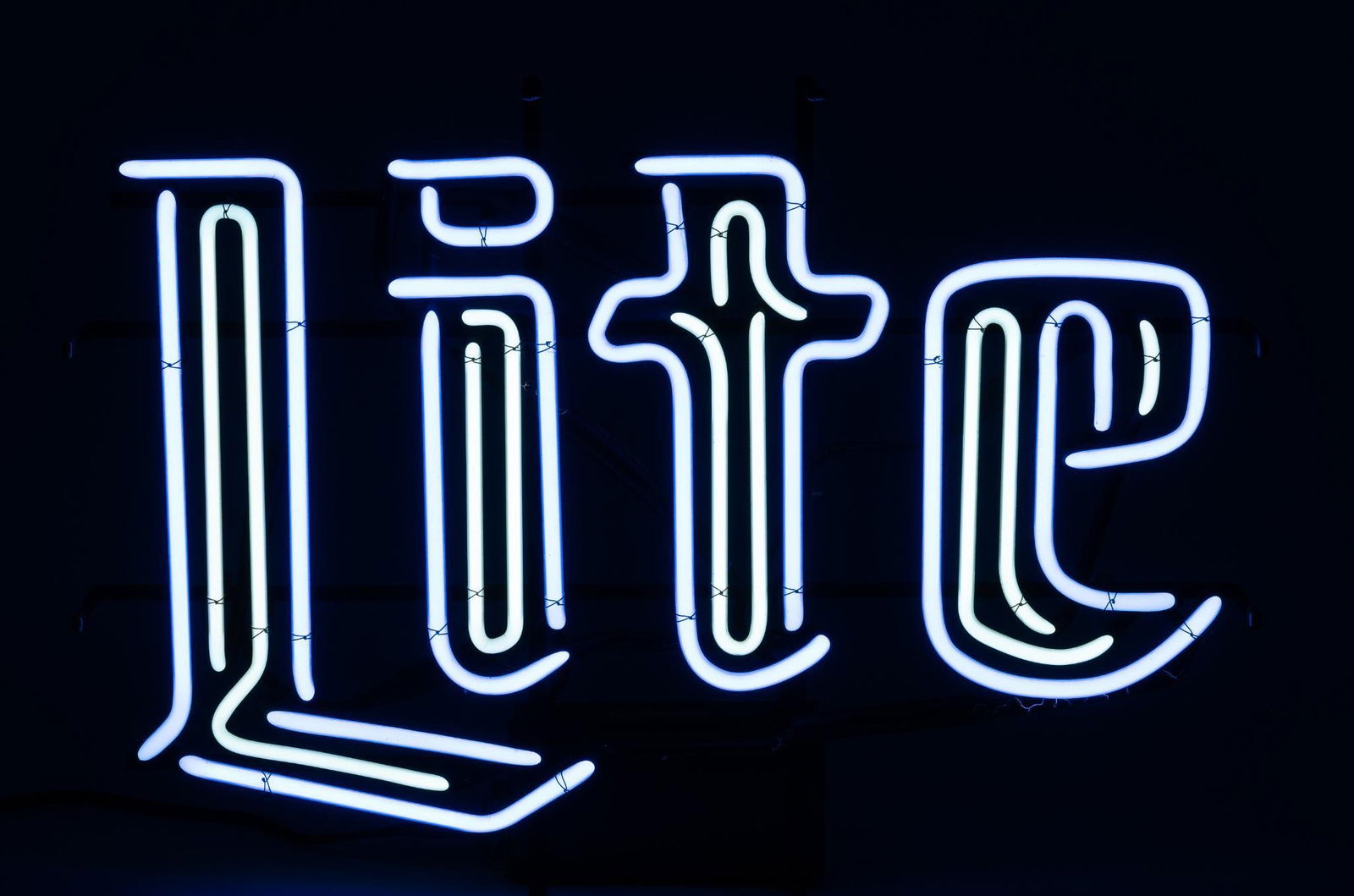 Miller Lite Neon Sign (1 of 3)