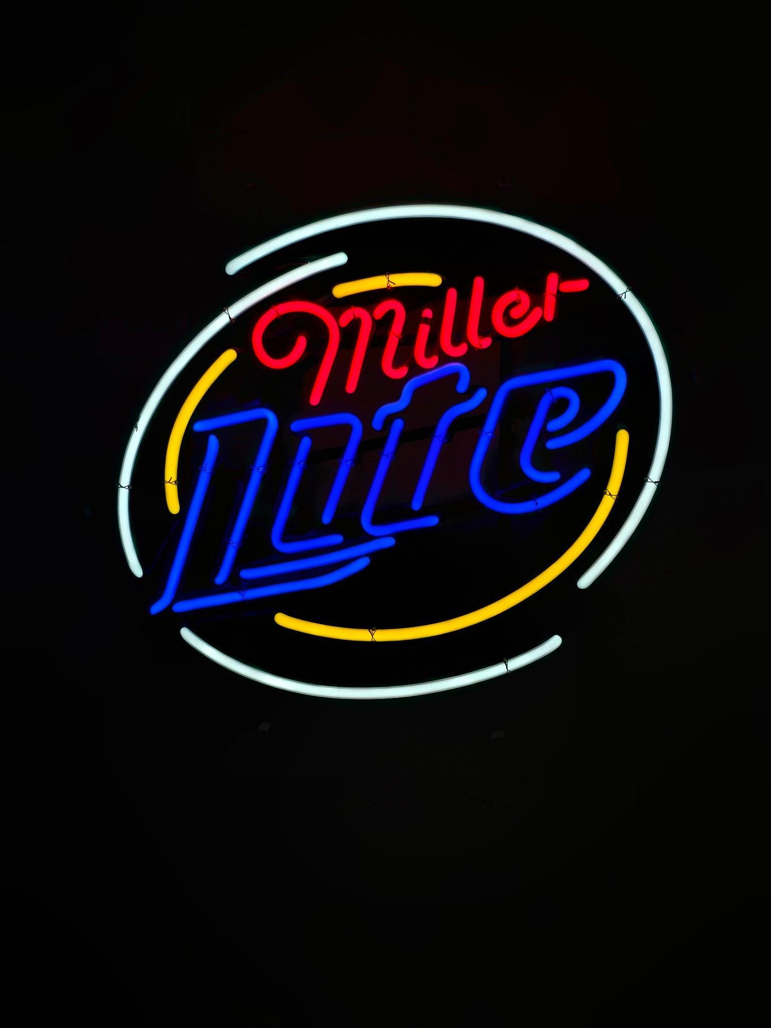 Miller Lite Neon Sign (1 of 3)