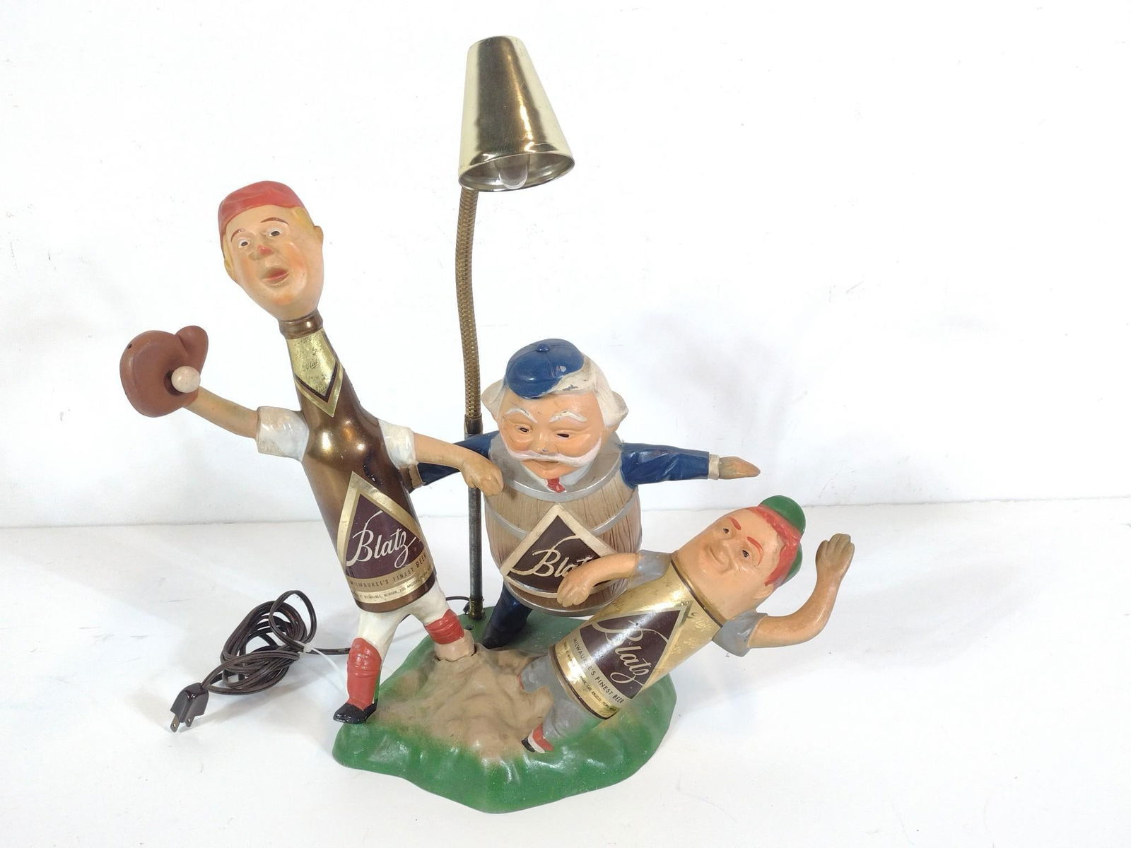 Blatz 3 Figure Beer Display / Light (1 of 4)