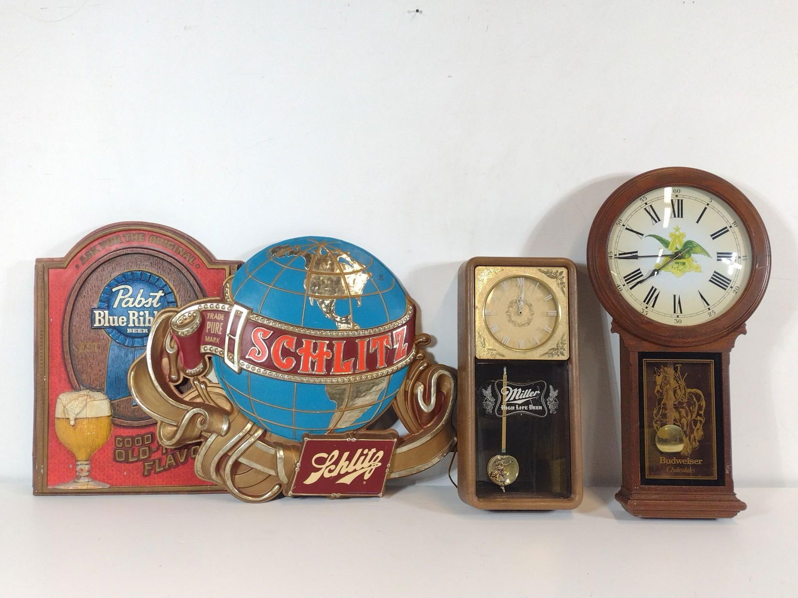 2 Beer Signs & 2 Beer Clocks (1 of 3)