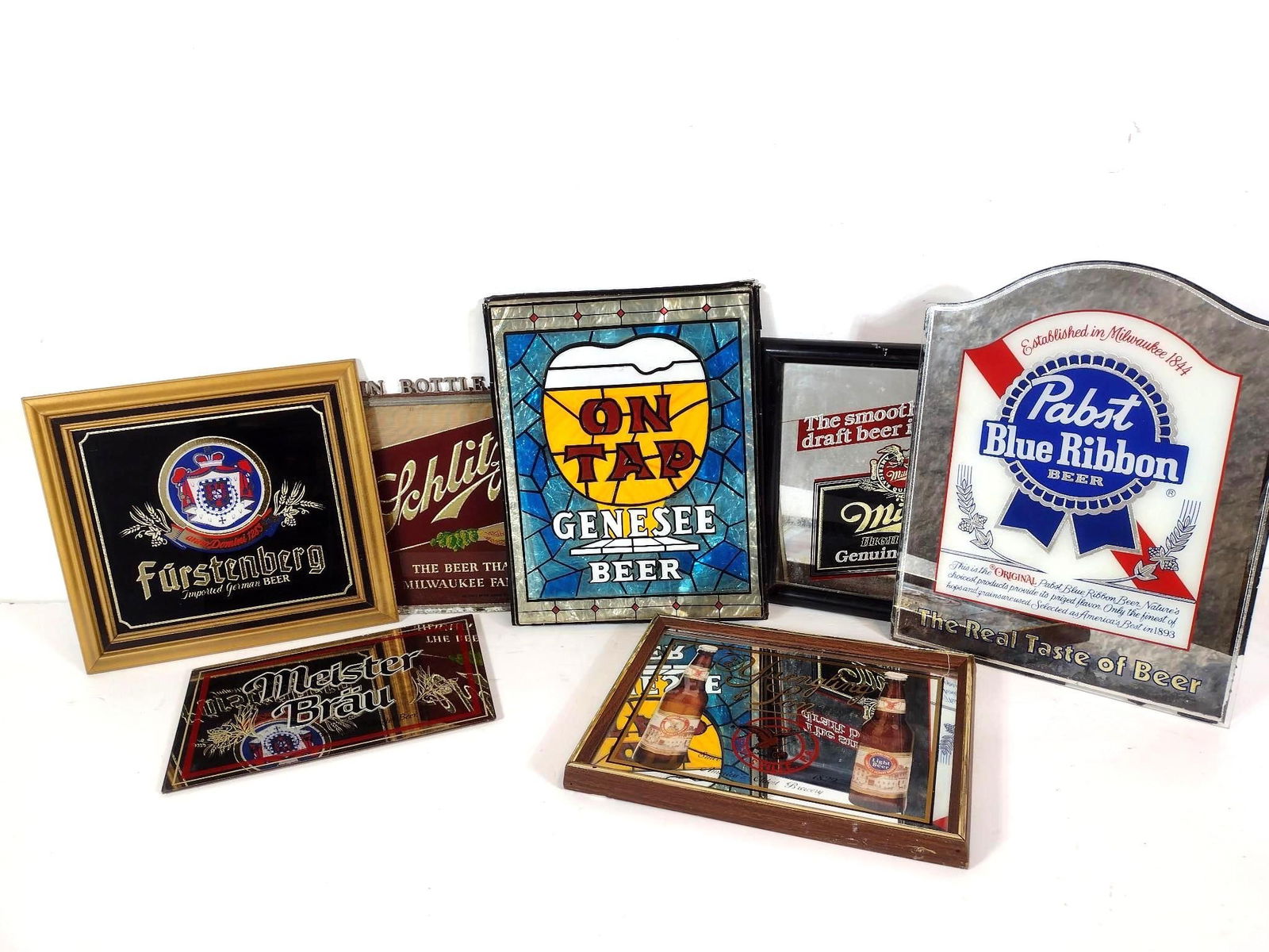 7 Vintage Glass, Metal, and Plastic Beer Signs (1 of 3)