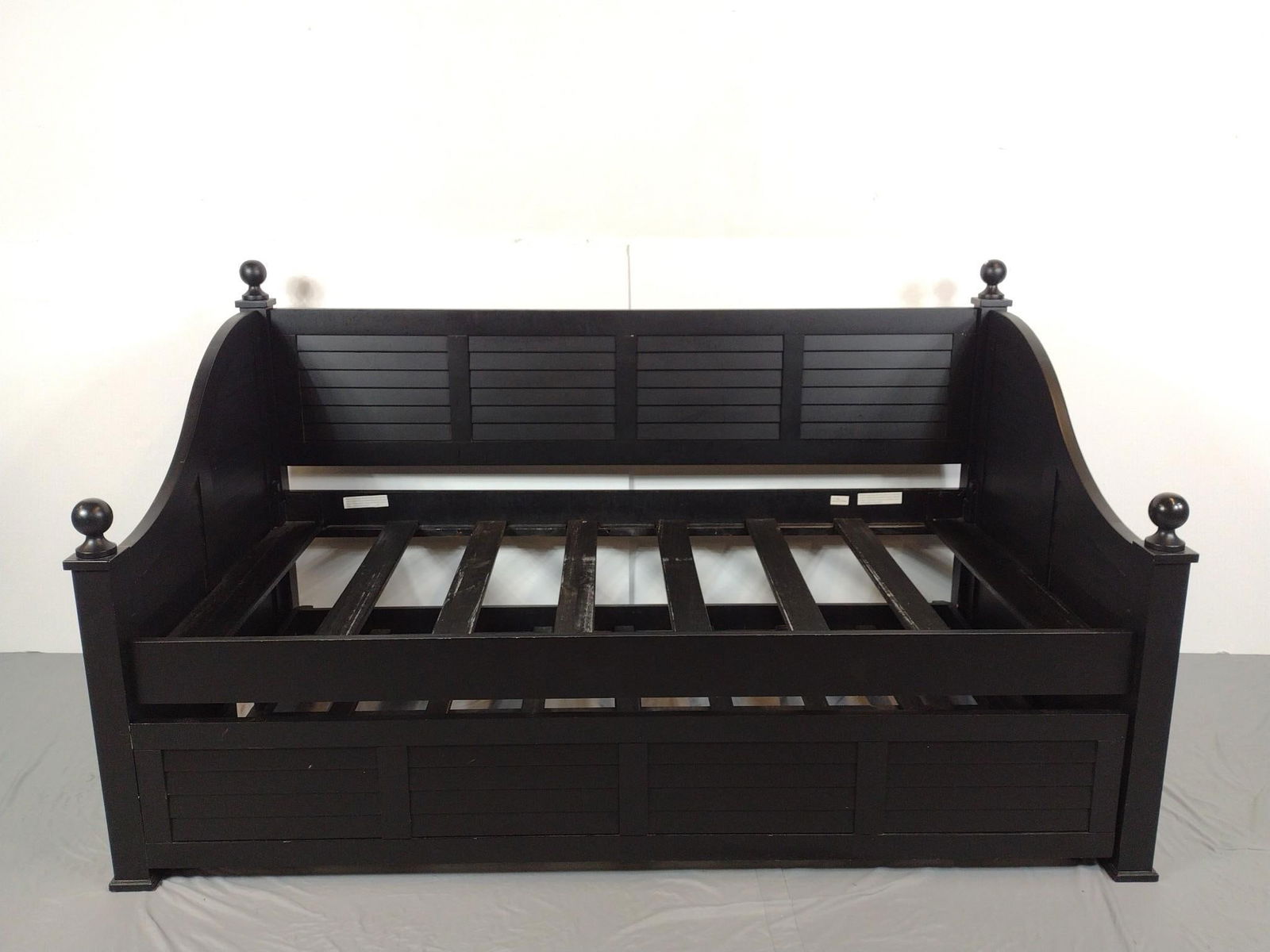 Trundle Day Bed (1 of 6)