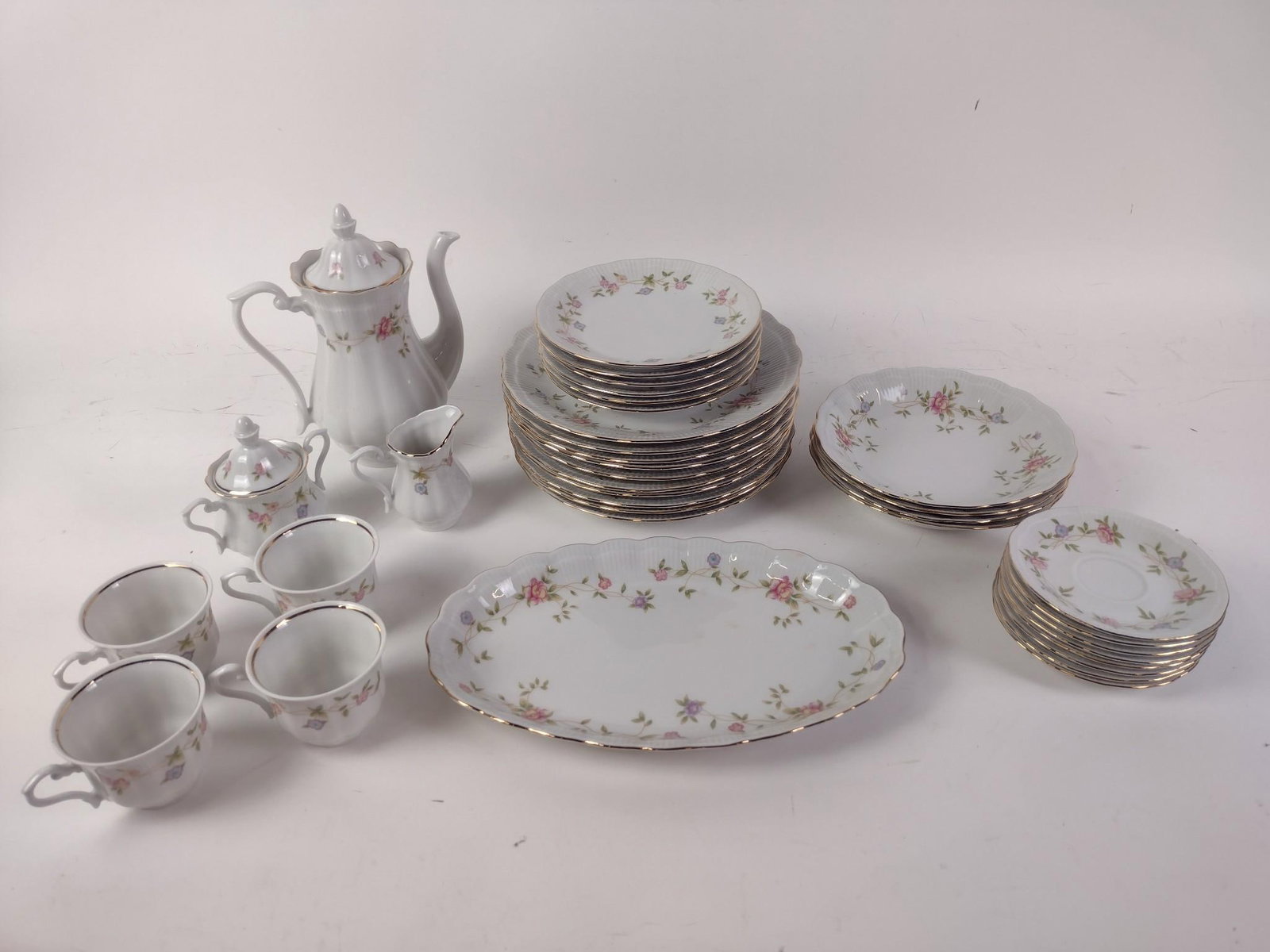 36 pcs of Walbrzych Dinnerware (1 of 2)