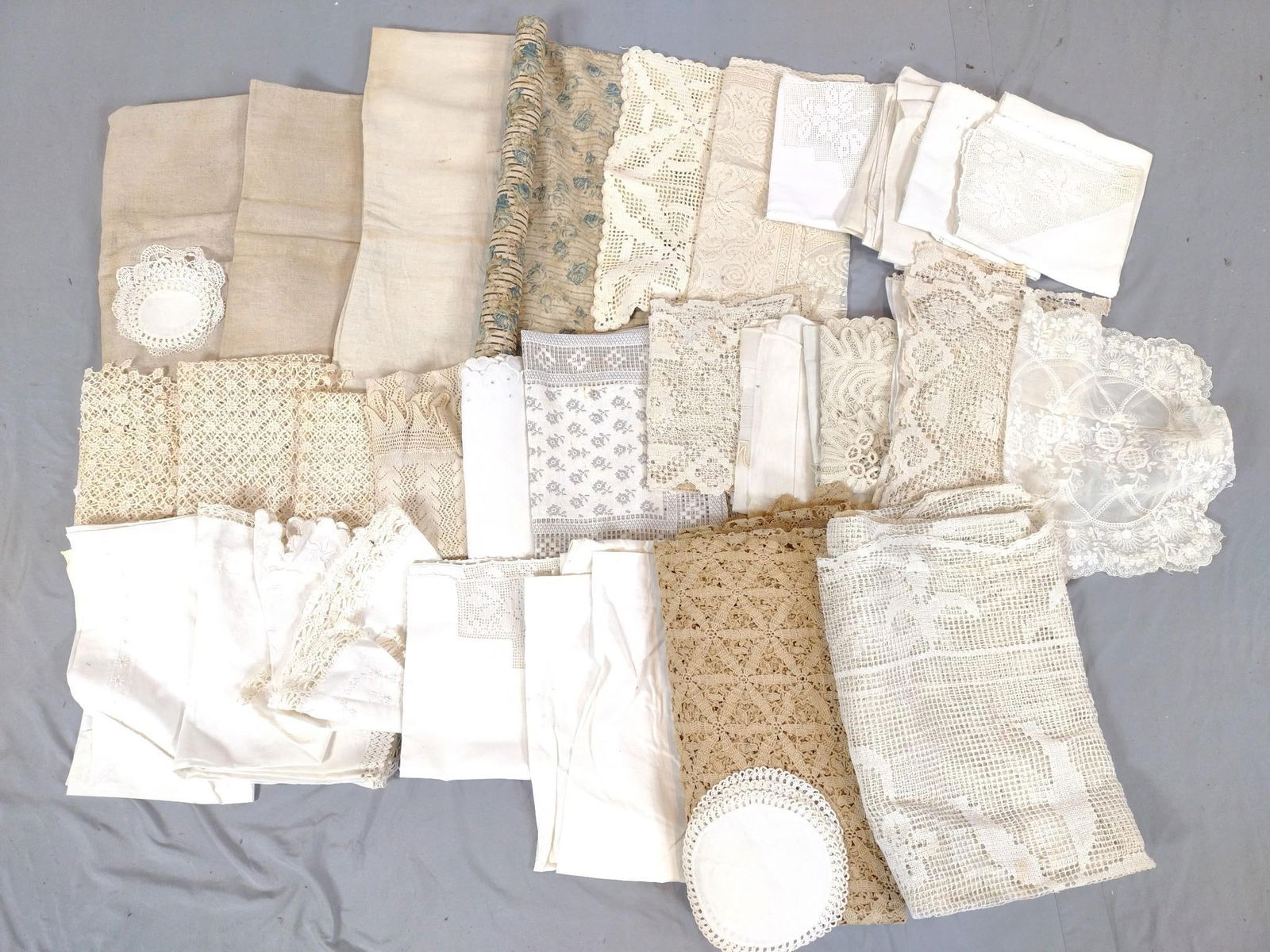 Lot of Antique Fabric/Doilies: Includes doilies and fabric swatches.