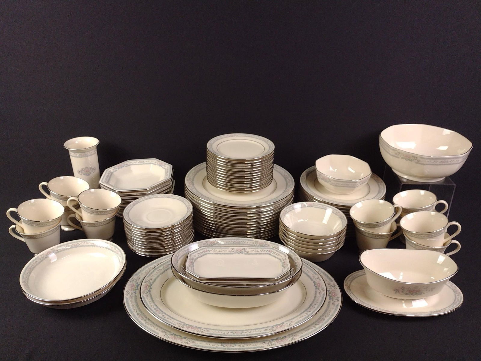 92 Pcs Lenox Charleston Set (1 of 5)