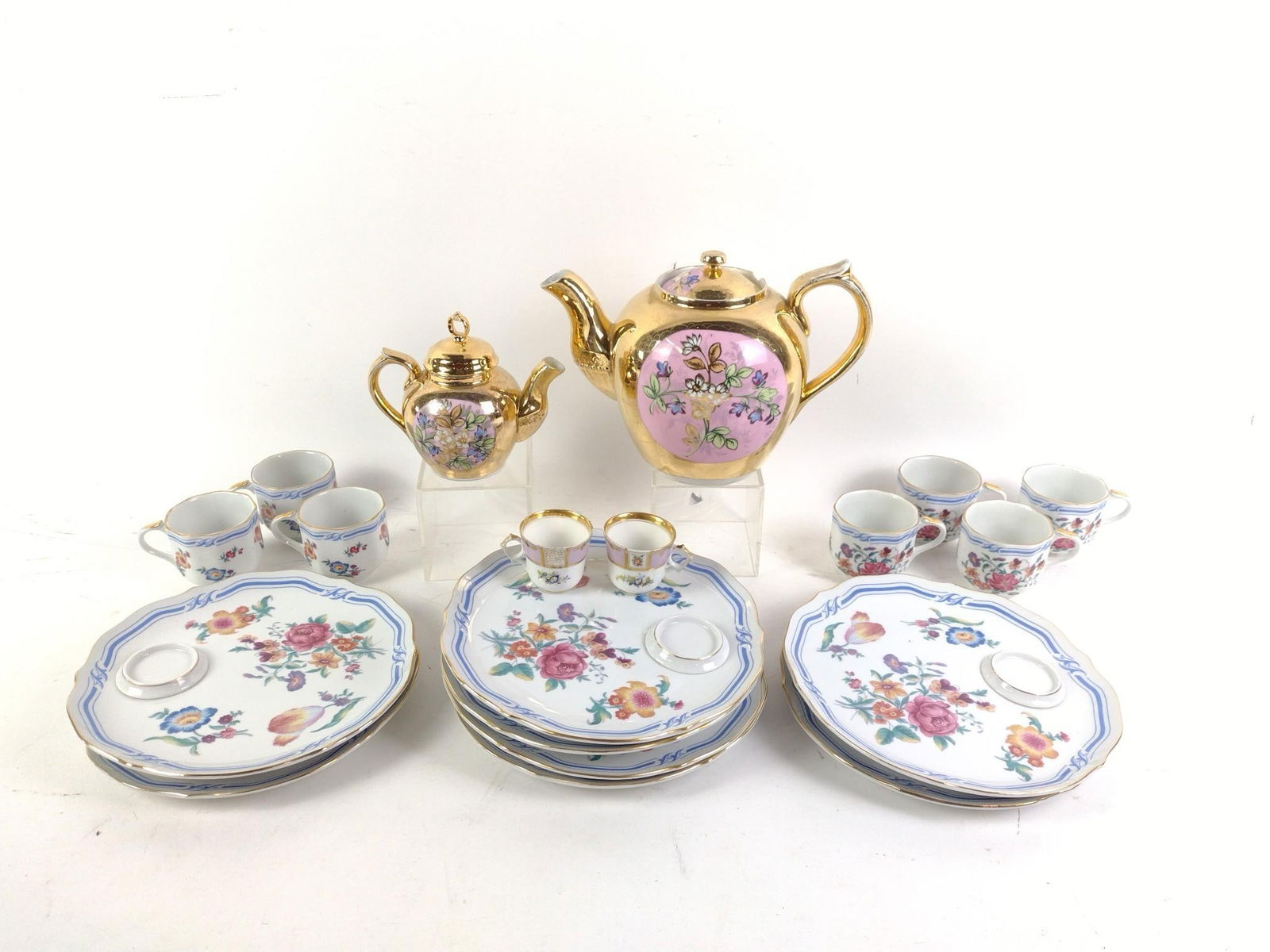 15 Pcs Lenwile Porcelain and 4 Pcs M.S. Kuznetsov Teapot and Cups (1 of 4)