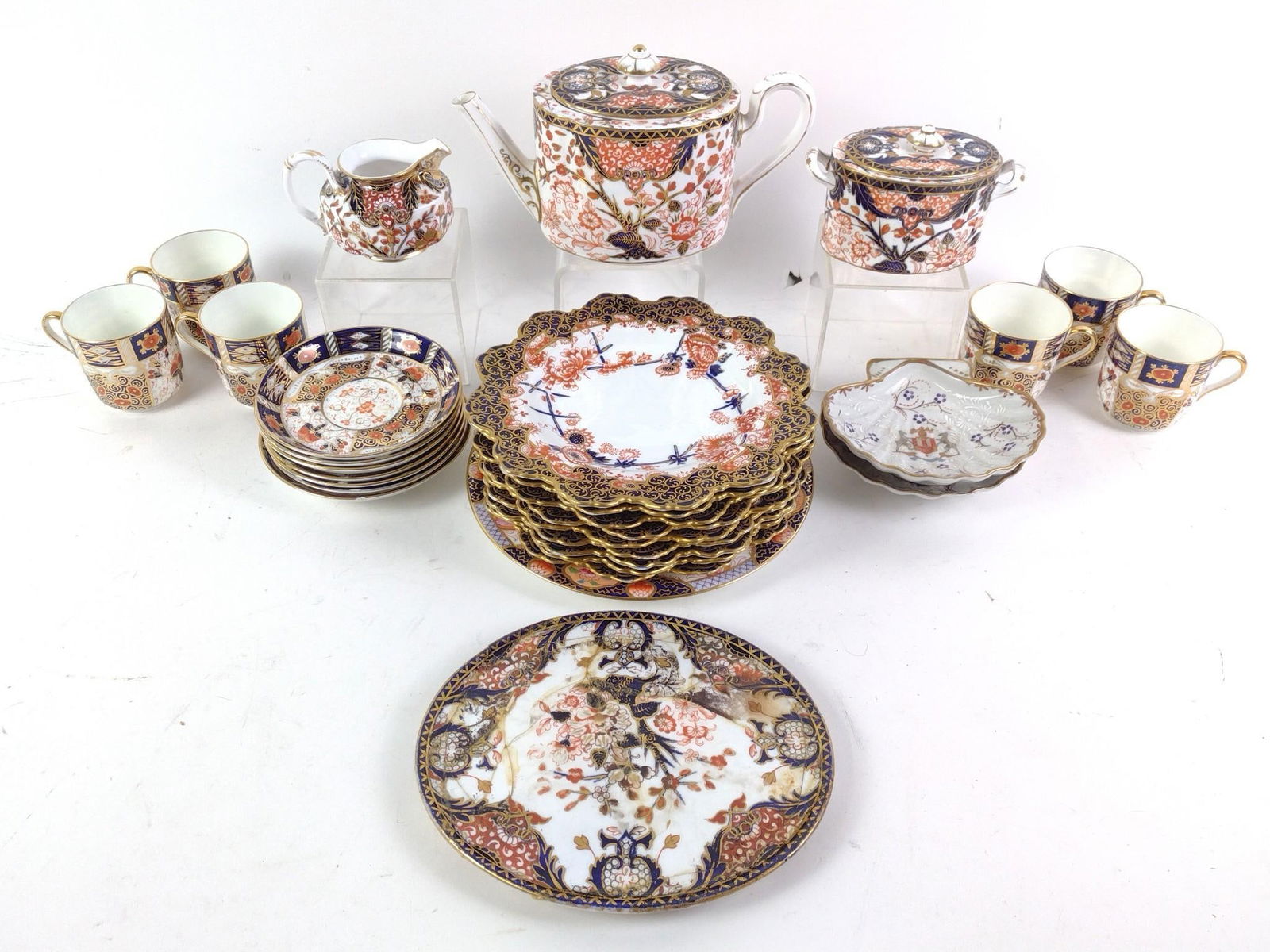 29 Pcs of Imari Porcelain, incl. Crown Royal Derby and Cauldon China (1 of 6)