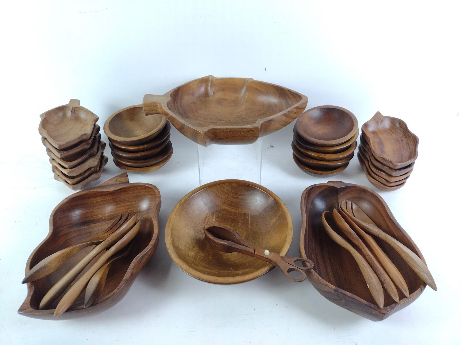 32 Pcs Wood Kitchenware: Includes bowls, trays, and utensils. 6-1/4" to 11" wide x 1-1/2" to 3" high.