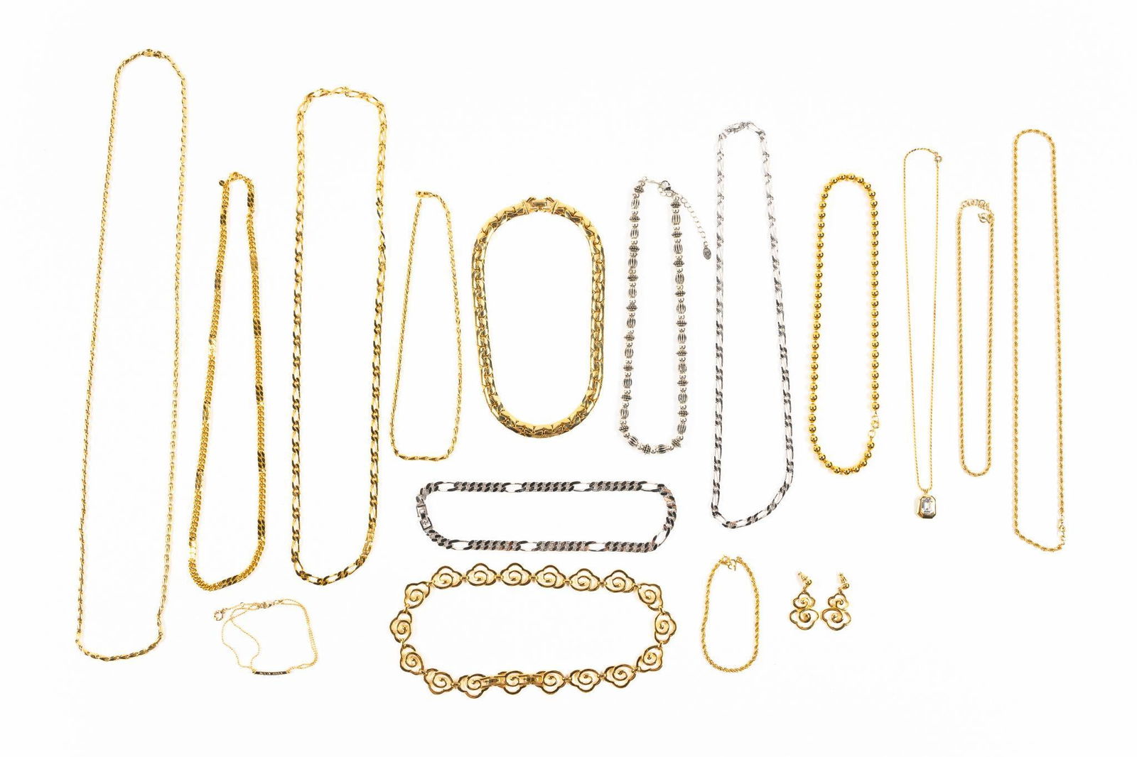 Costume Jewelry Anne Klein Monet Danecraft: A twist rope chain necklace and bracelet by Danecraft and numerous necklaces gold tone vintage necklaces by Monet. Various lengths to 32". Also a bead chain bracelet by Anne Klein. A second chain neck