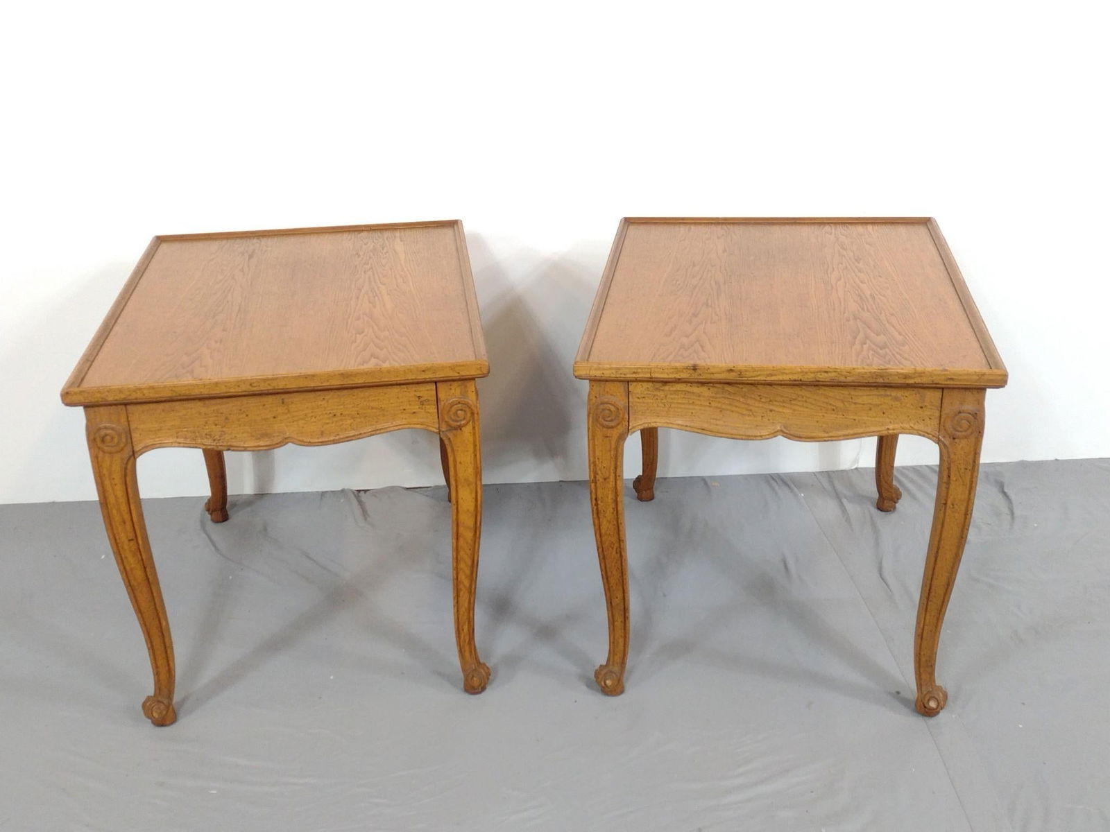 Pair Of Henredon End Tables (1 of 4)