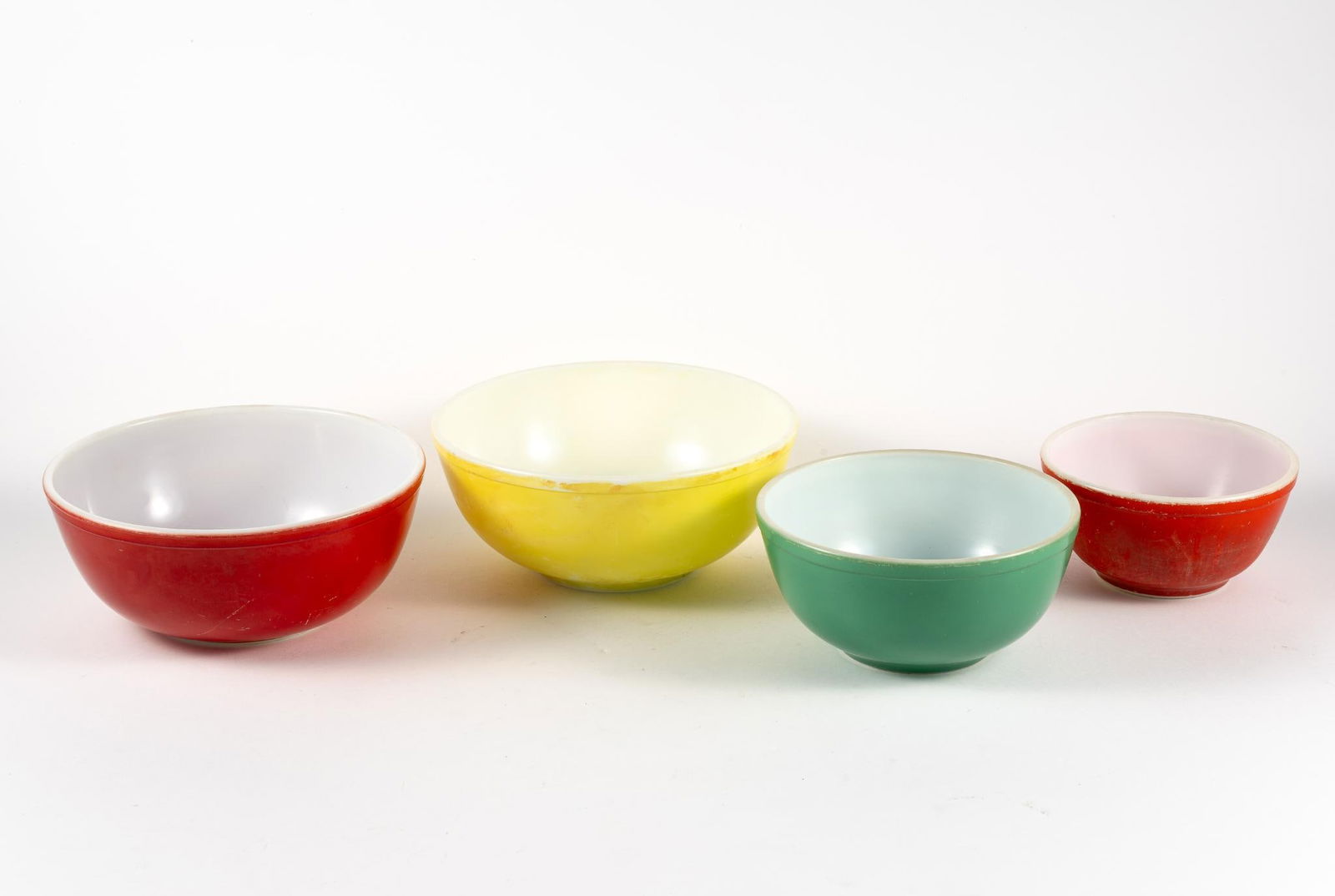 4 Pyrex Mixing Bowls (1 of 2)